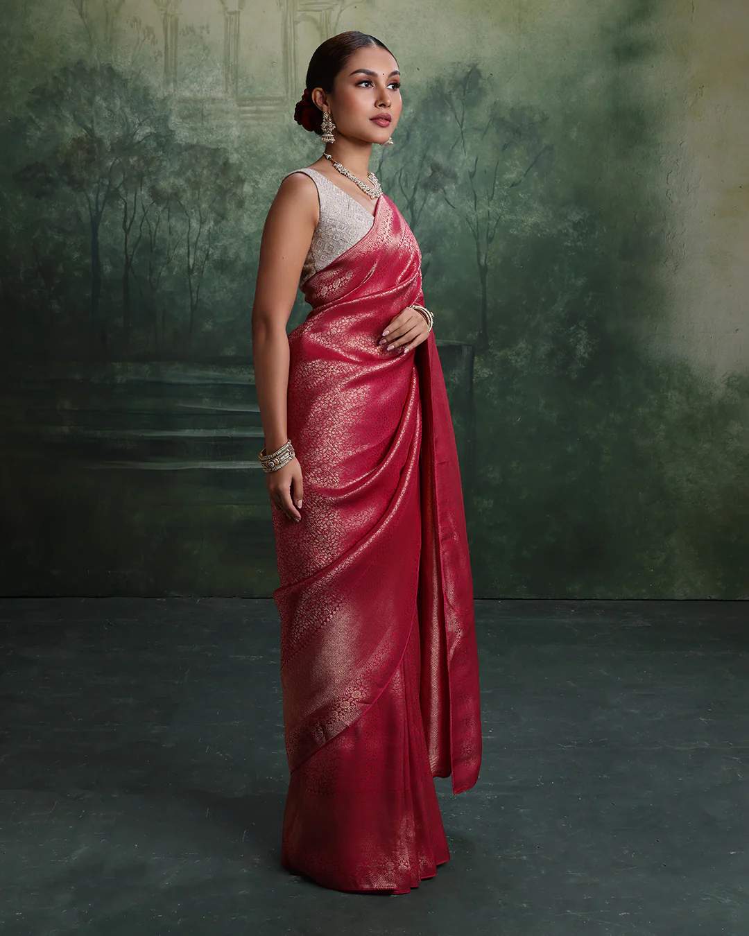 Berry Pink Woven Dola Silk Saree With Unstitched Blouse Fabric - Image 3