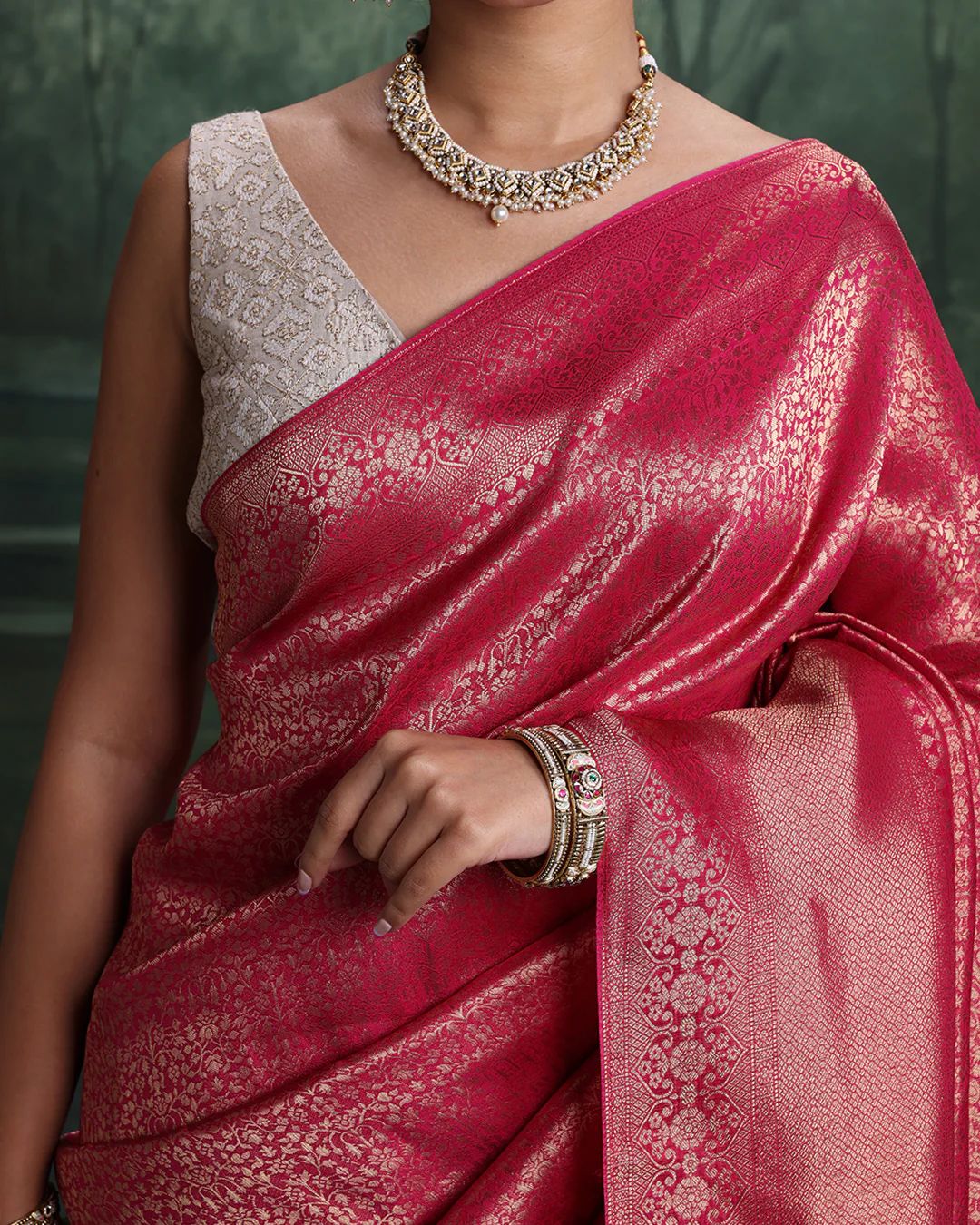 Berry Pink Woven Dola Silk Saree With Unstitched Blouse Fabric - Image 4