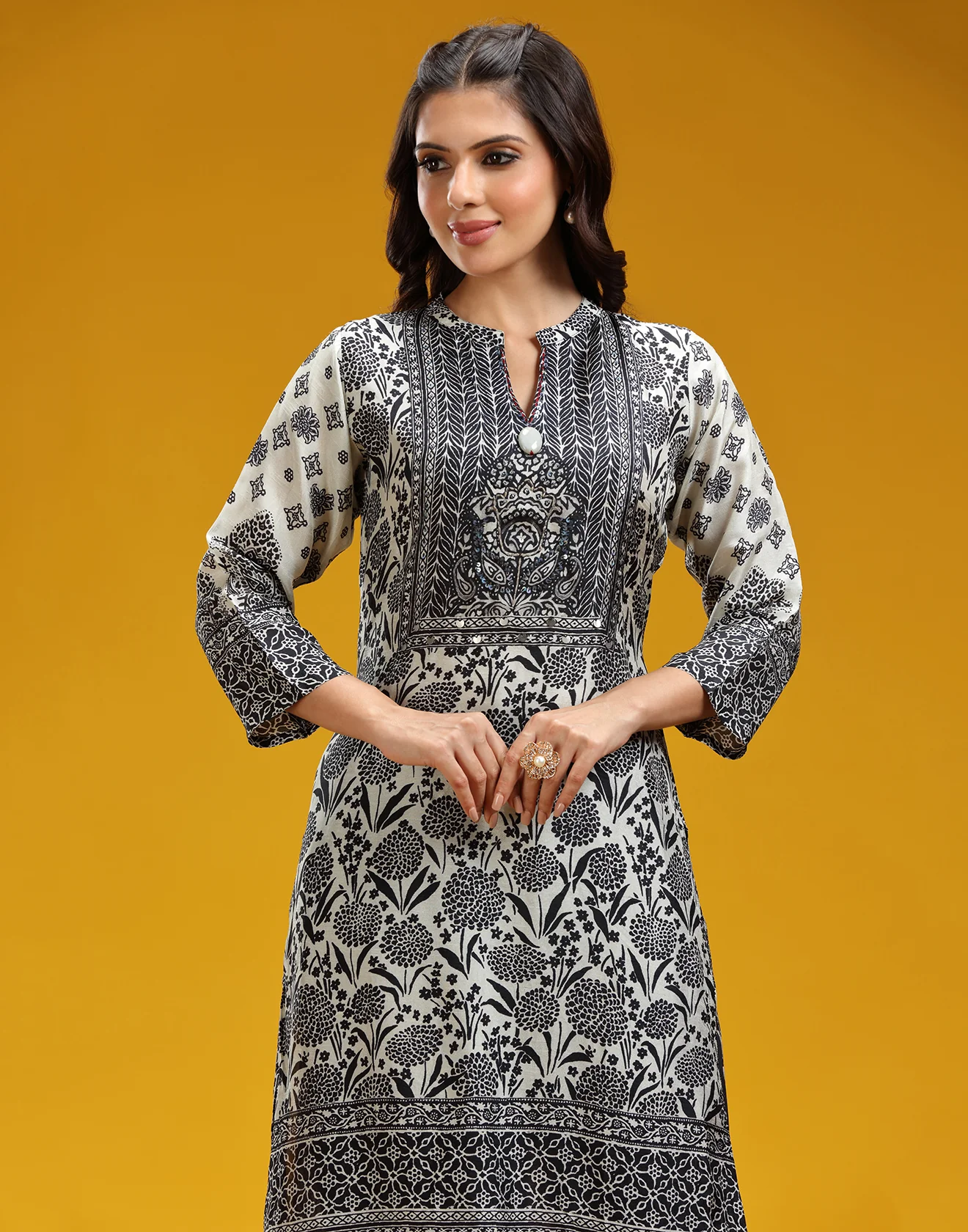 Black And Beige Ethnic Floral Printed Casual Kurta Set - Image 3