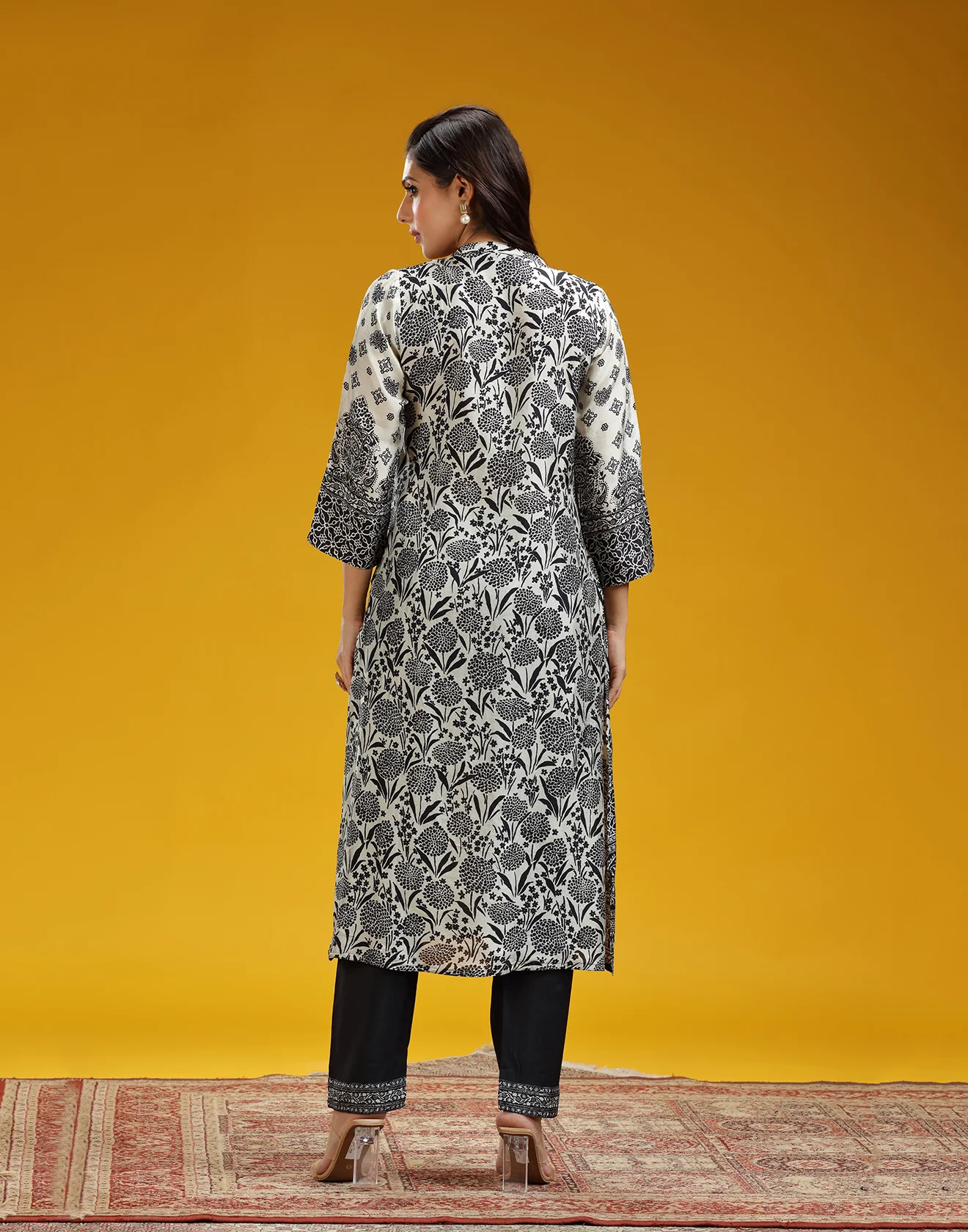 Black And Beige Ethnic Floral Printed Casual Kurta Set - Image 4