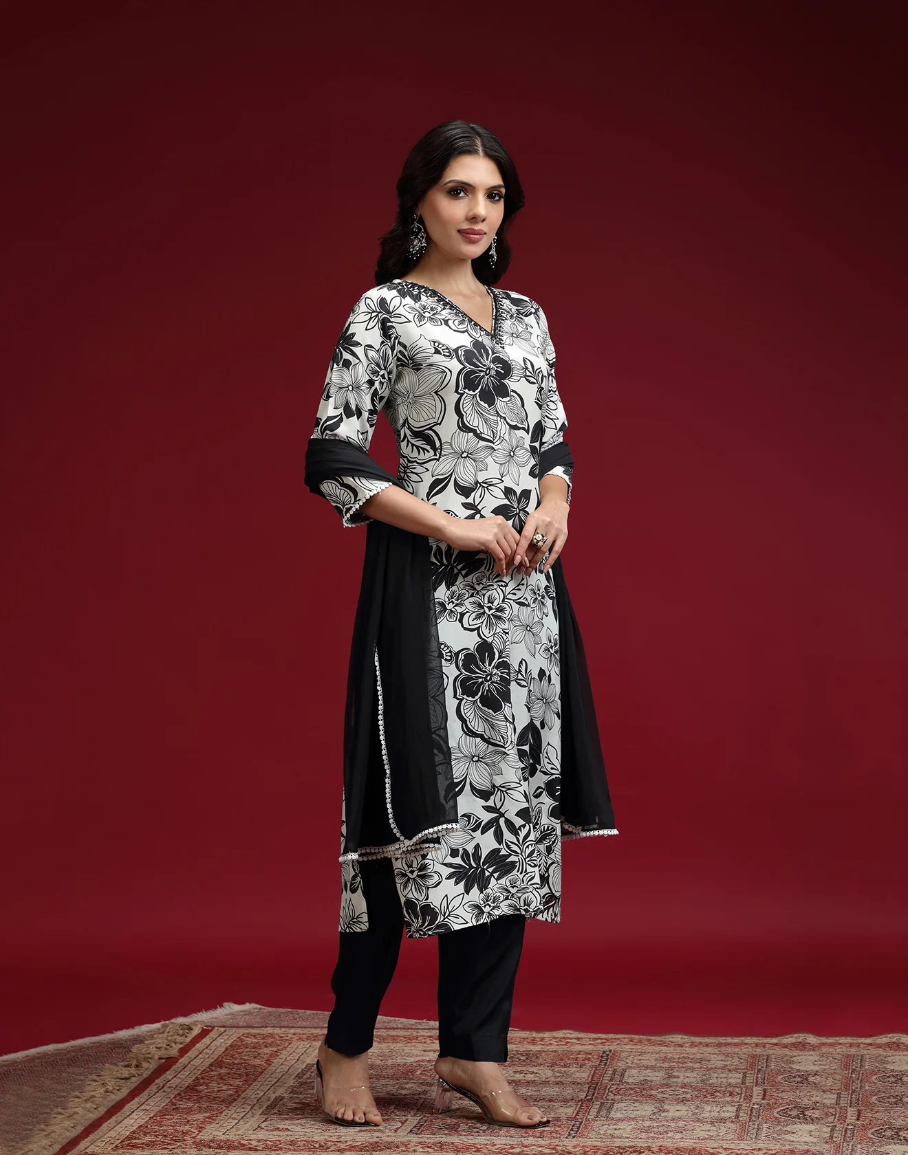 Black And White Floral Printed Casual Kurta Set With Dupatta - Image 3