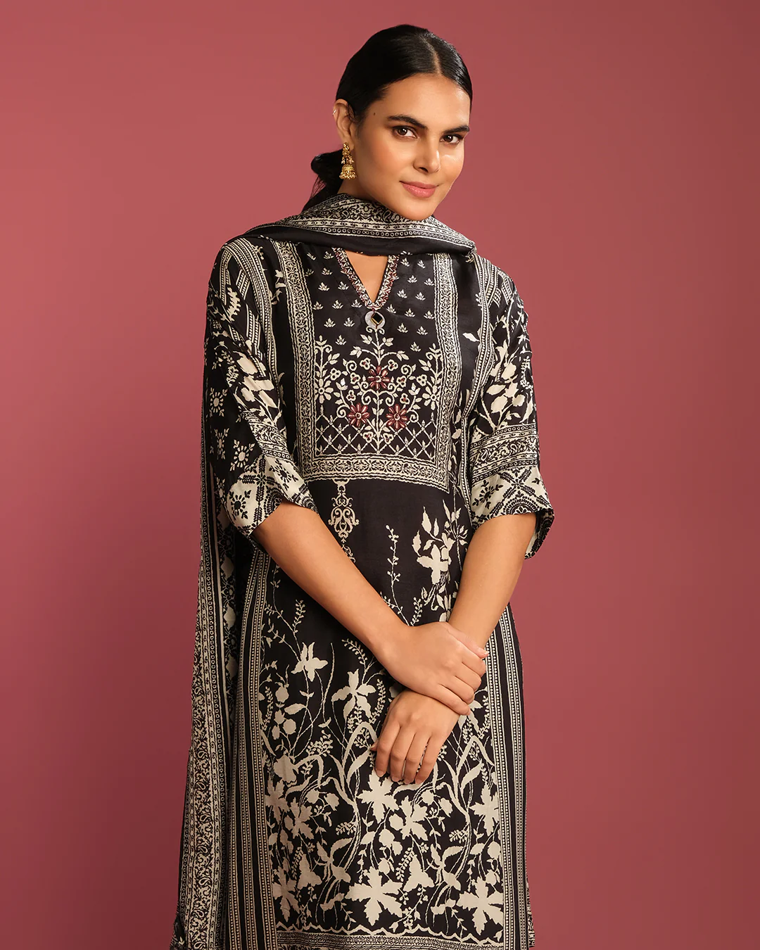 Black & Chalk White Printed Crepe Kurta Set - Image 4