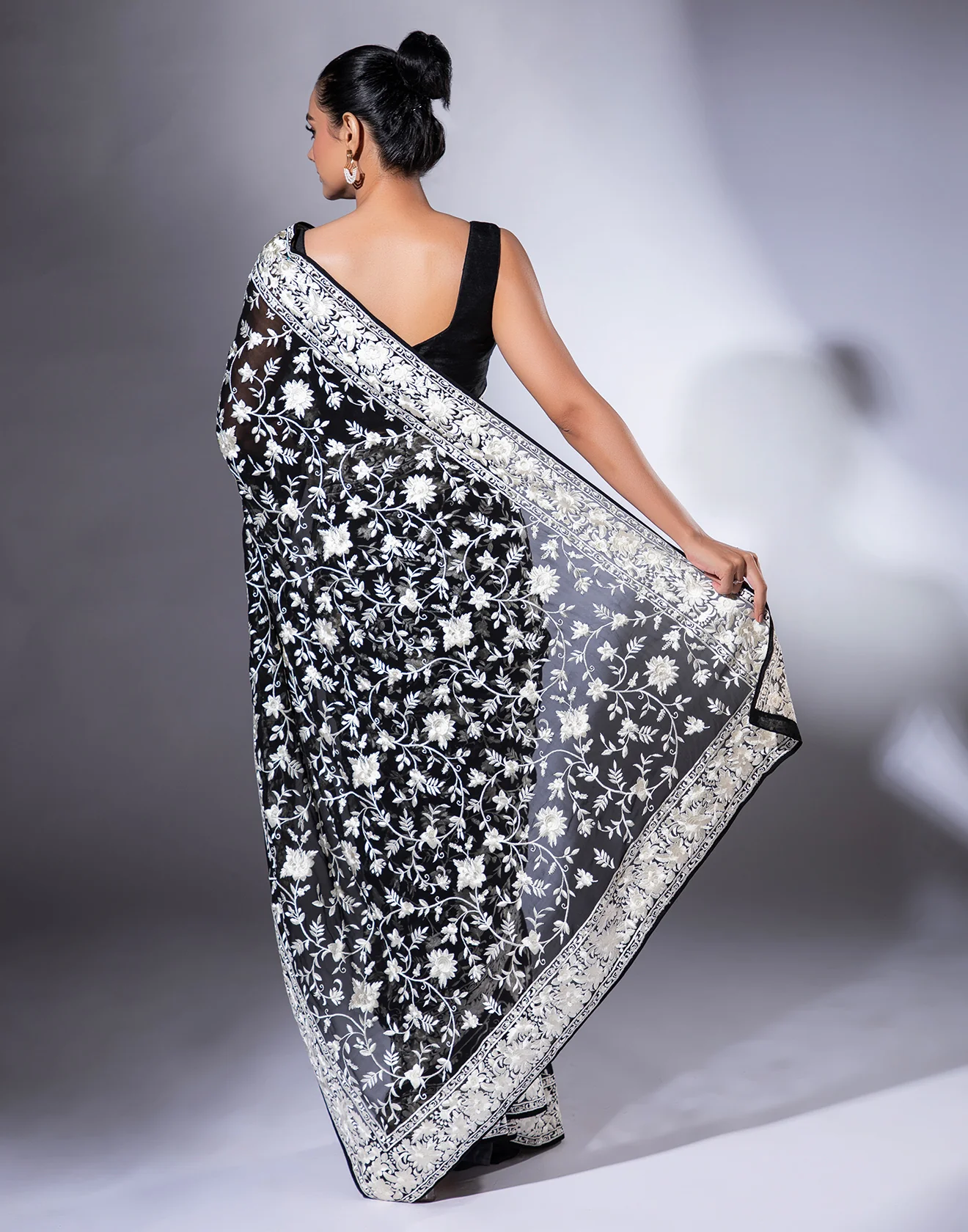 Black Embroidered Saree In White Resham Thread Work - Image 4
