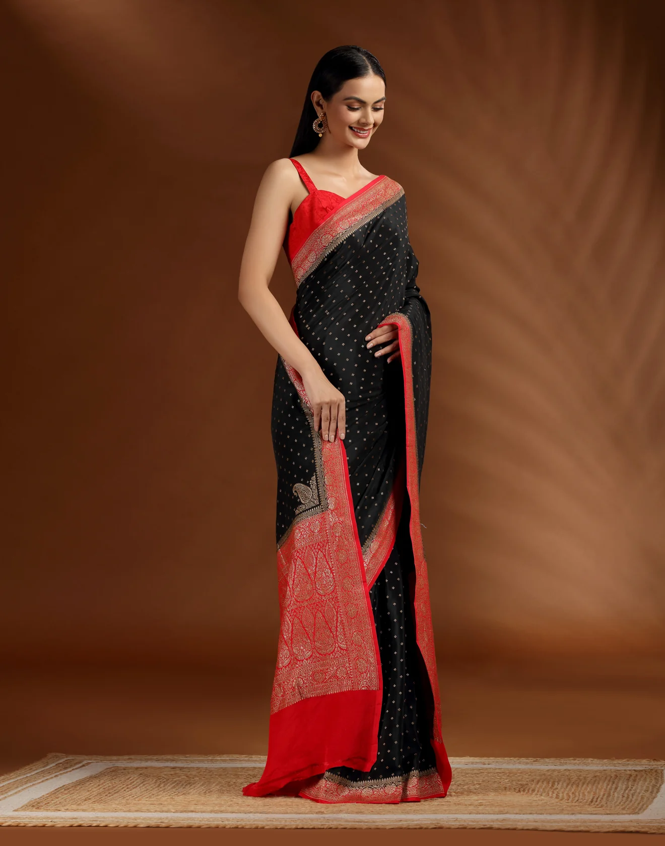 Black & Red In Zari Zulf Crepe Silk Saree With Unstitched Blouse Fabric - Image 3