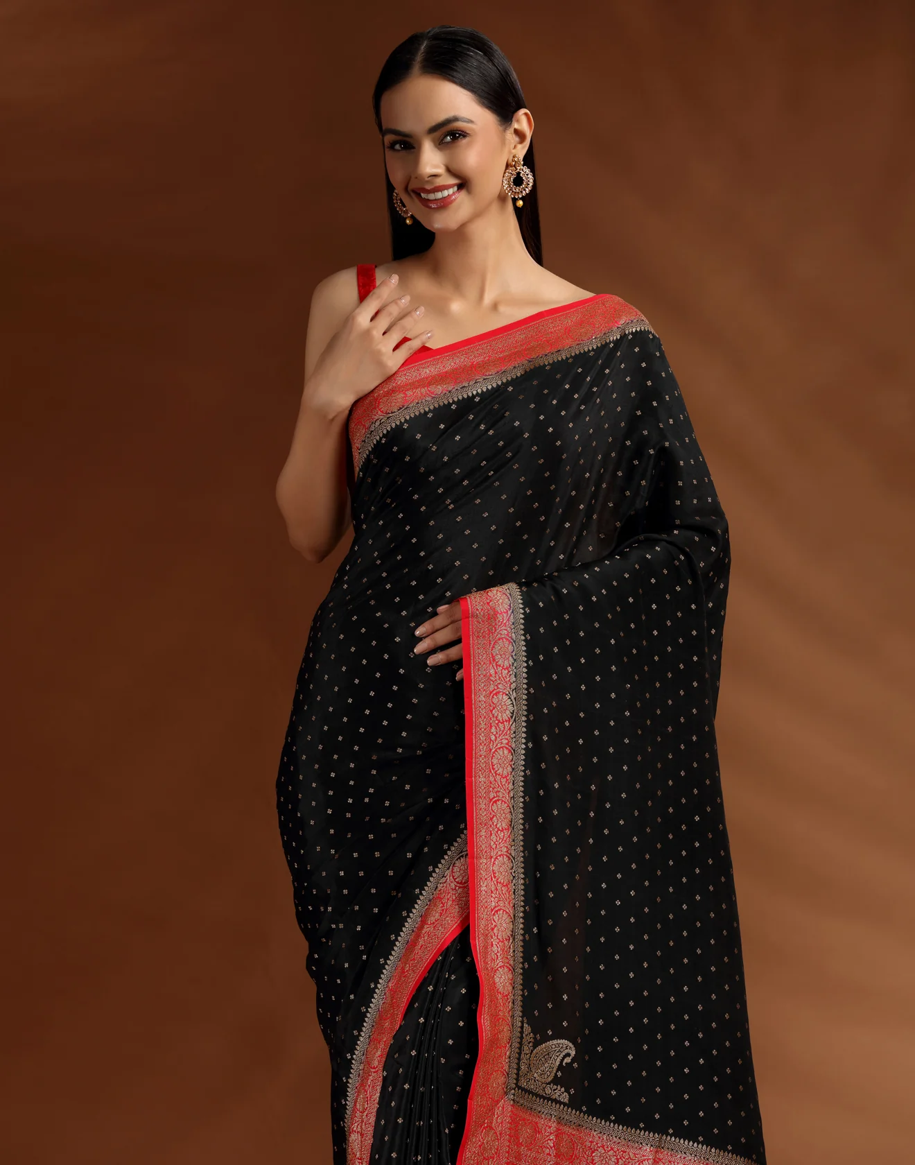 Black & Red In Zari Zulf Crepe Silk Saree With Unstitched Blouse Fabric - Image 4