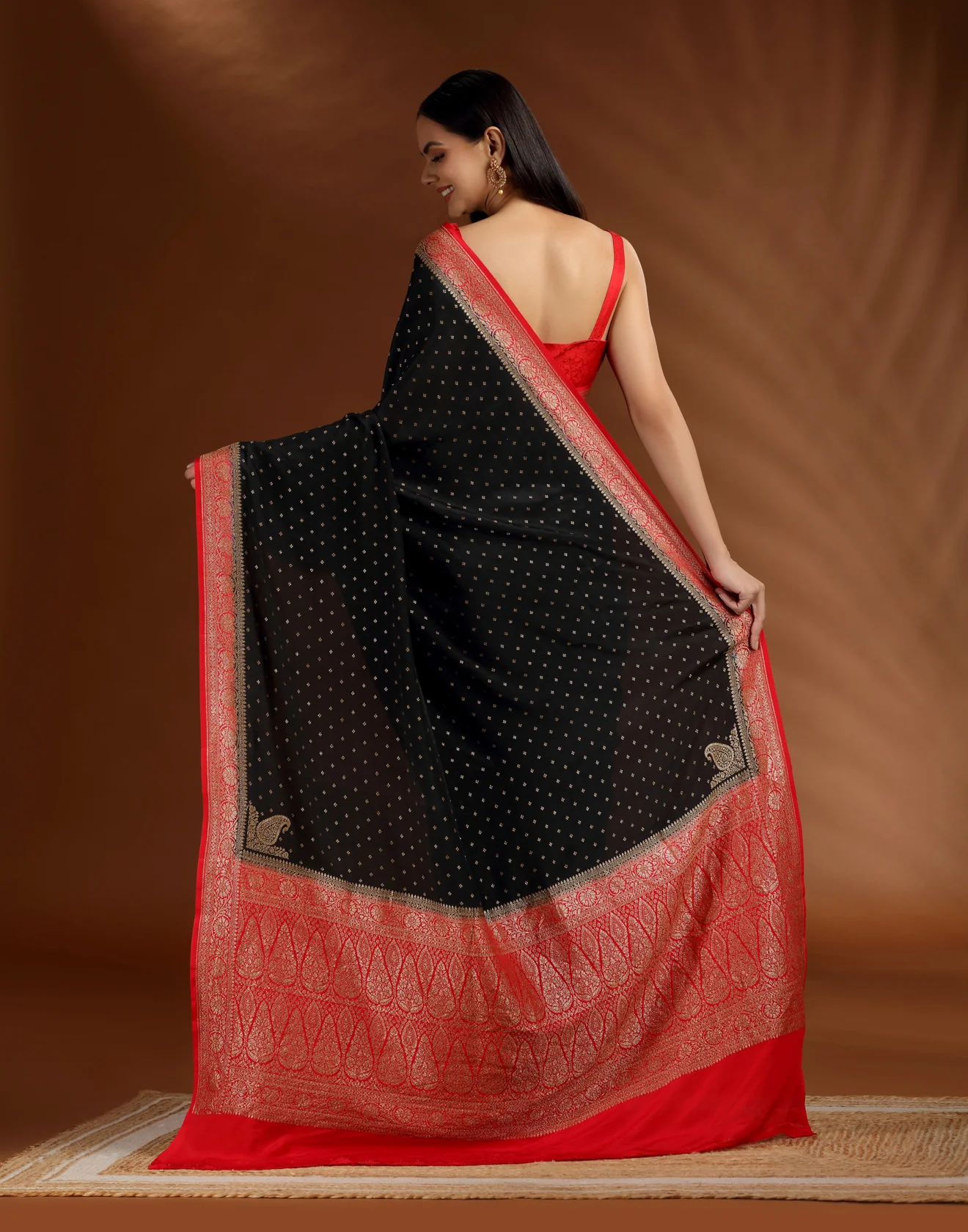 Black & Red In Zari Zulf Crepe Silk Saree With Unstitched Blouse Fabric - Image 5
