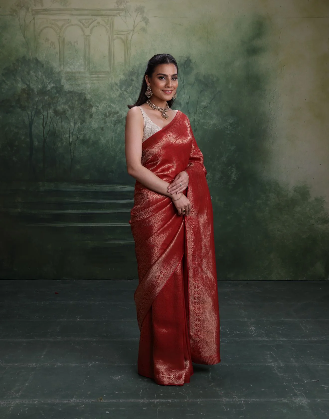 Brick Maroon Dola Silk Saree With Unstitched Blouse Fabric - Image 3