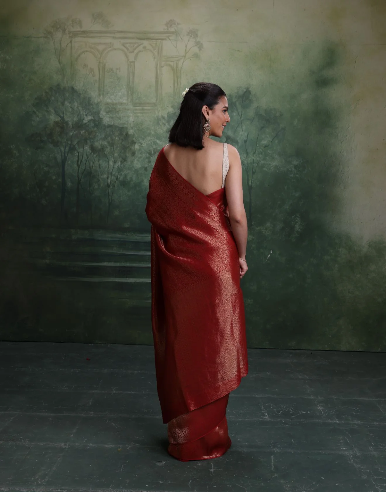 Brick Maroon Dola Silk Saree With Unstitched Blouse Fabric - Image 6