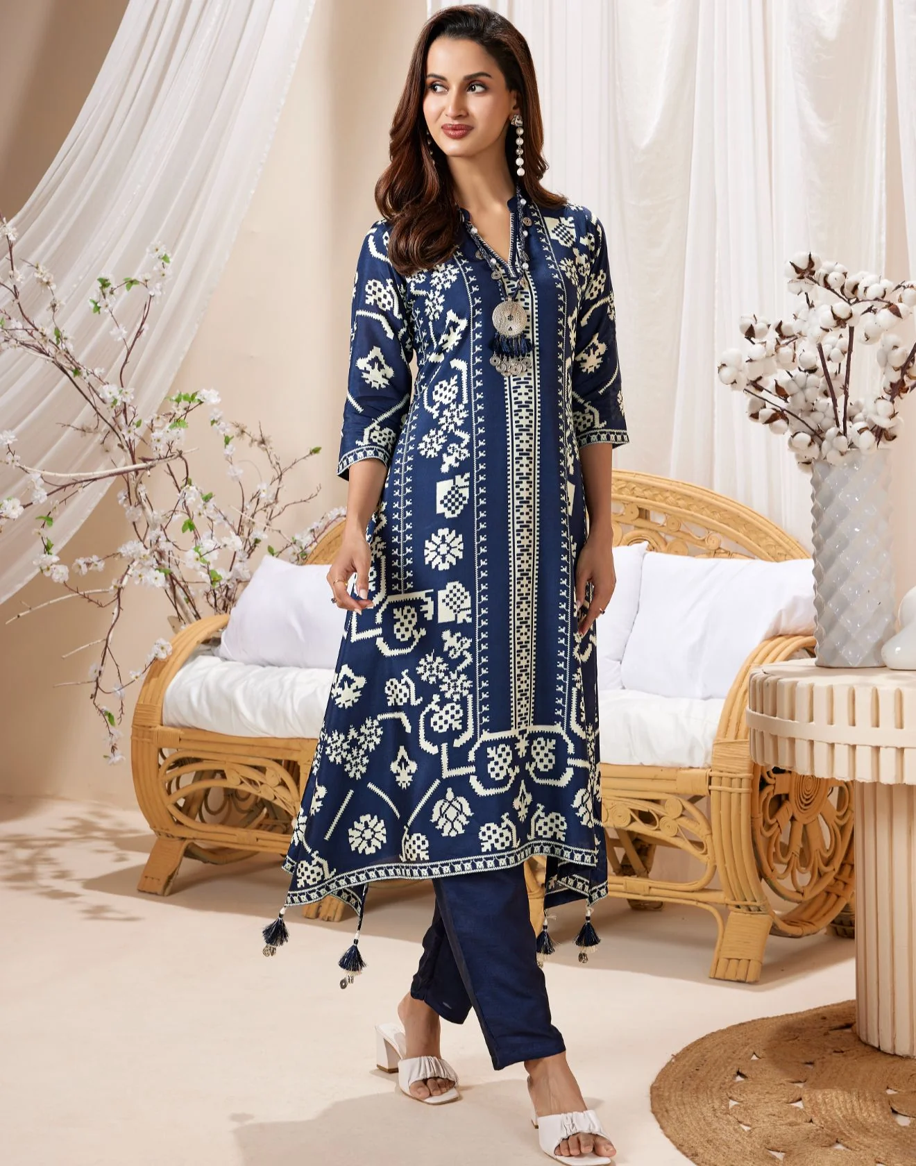 Cosmic Indigo Printed Kurta Set With Necklace - Image 2