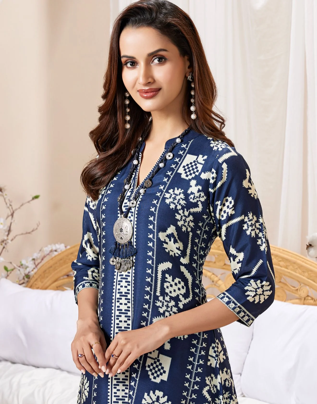 Cosmic Indigo Printed Kurta Set With Necklace - Image 3