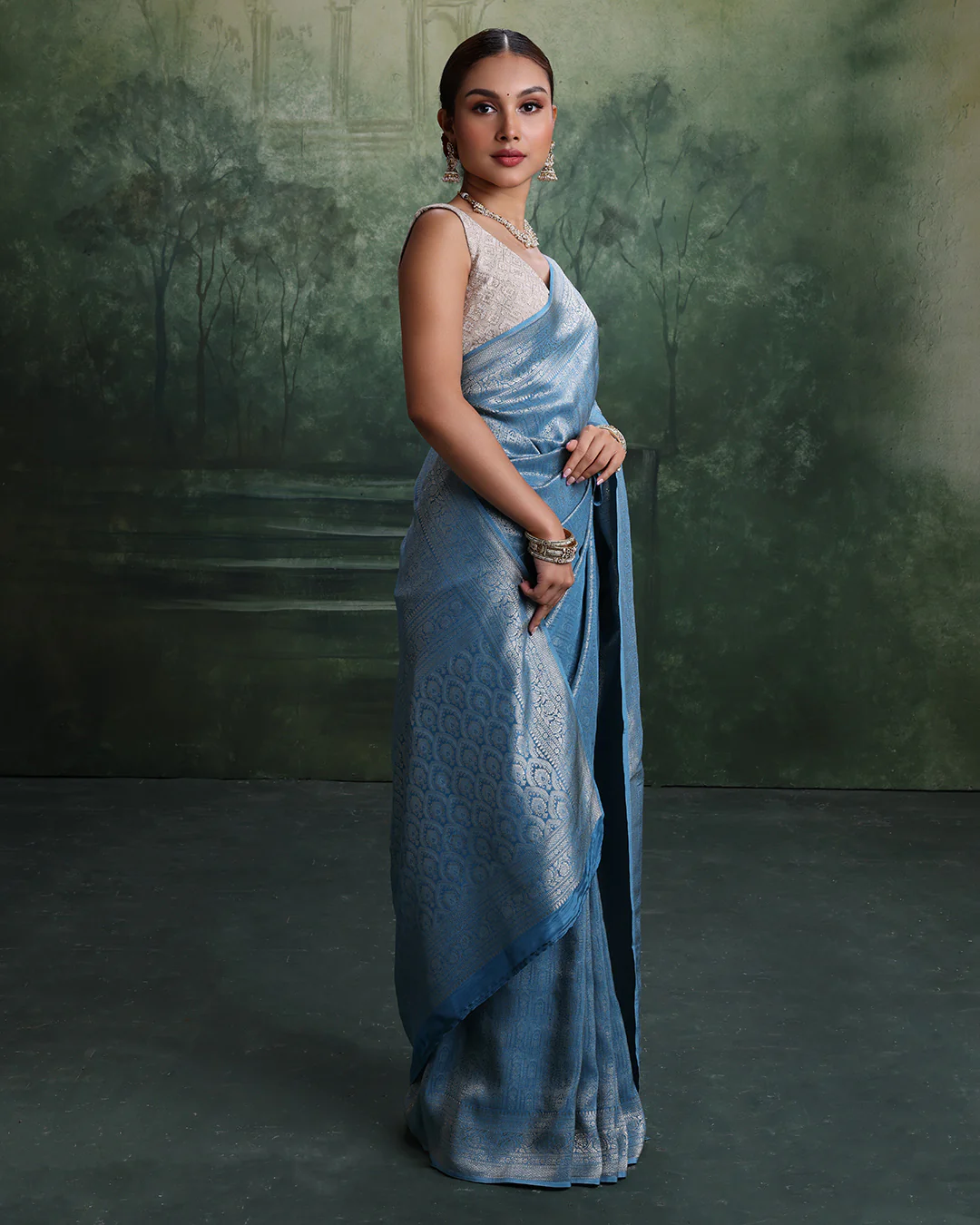Glacier Blue Dola Silk Saree With Unstitched Blouse Fabric - Image 3
