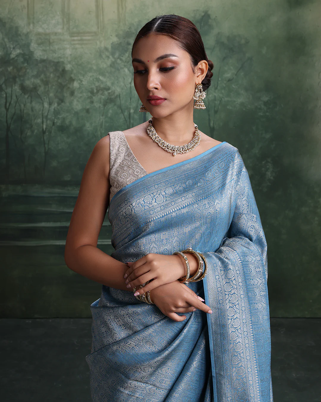Glacier Blue Dola Silk Saree With Unstitched Blouse Fabric - Image 4