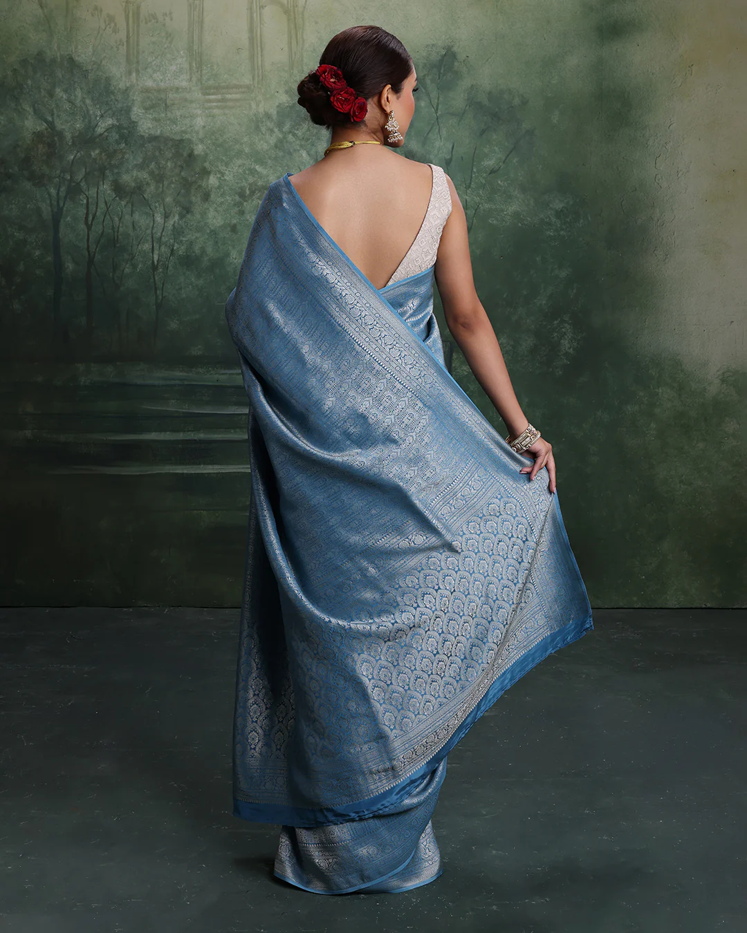 Glacier Blue Dola Silk Saree With Unstitched Blouse Fabric - Image 6