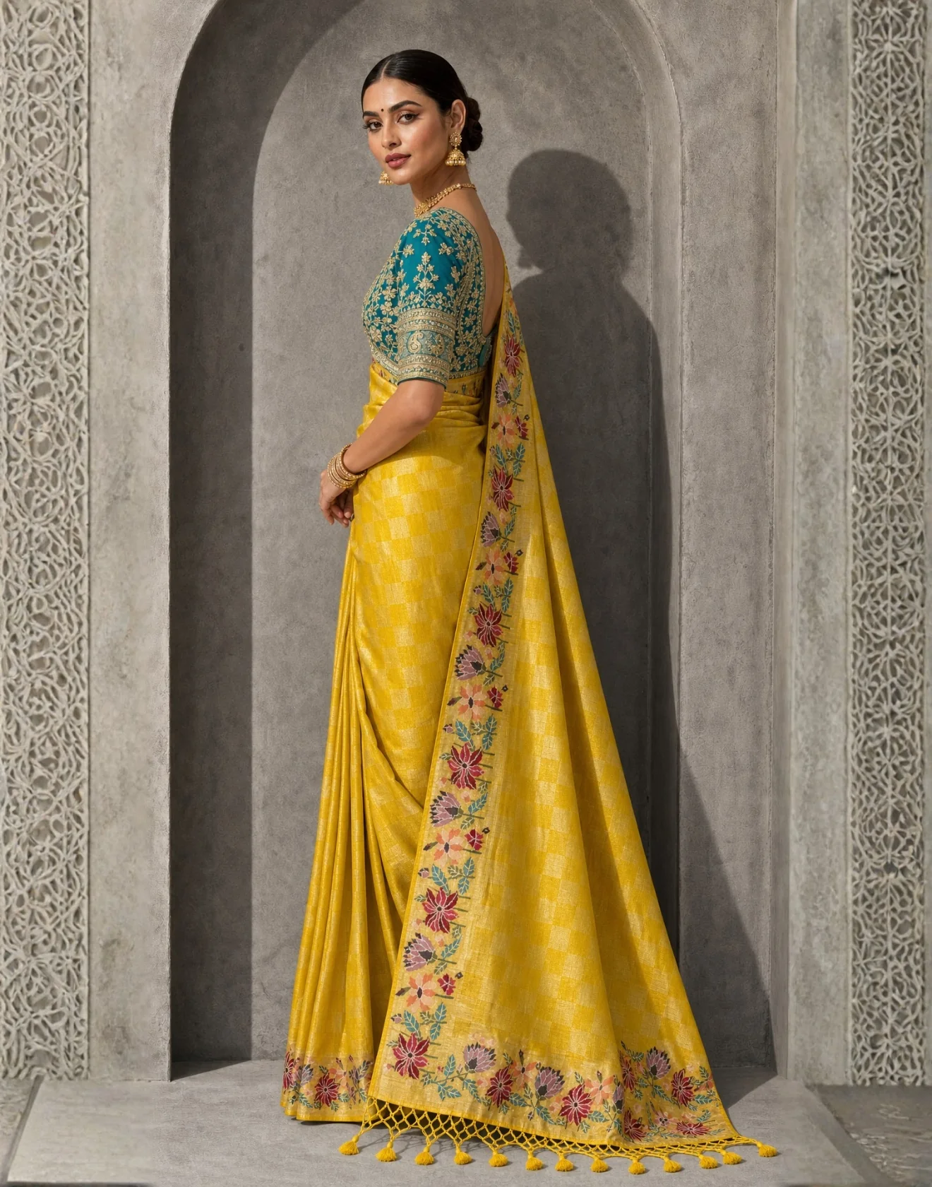 Golden Yellow Checkered Weave Silk Saree - Image 4