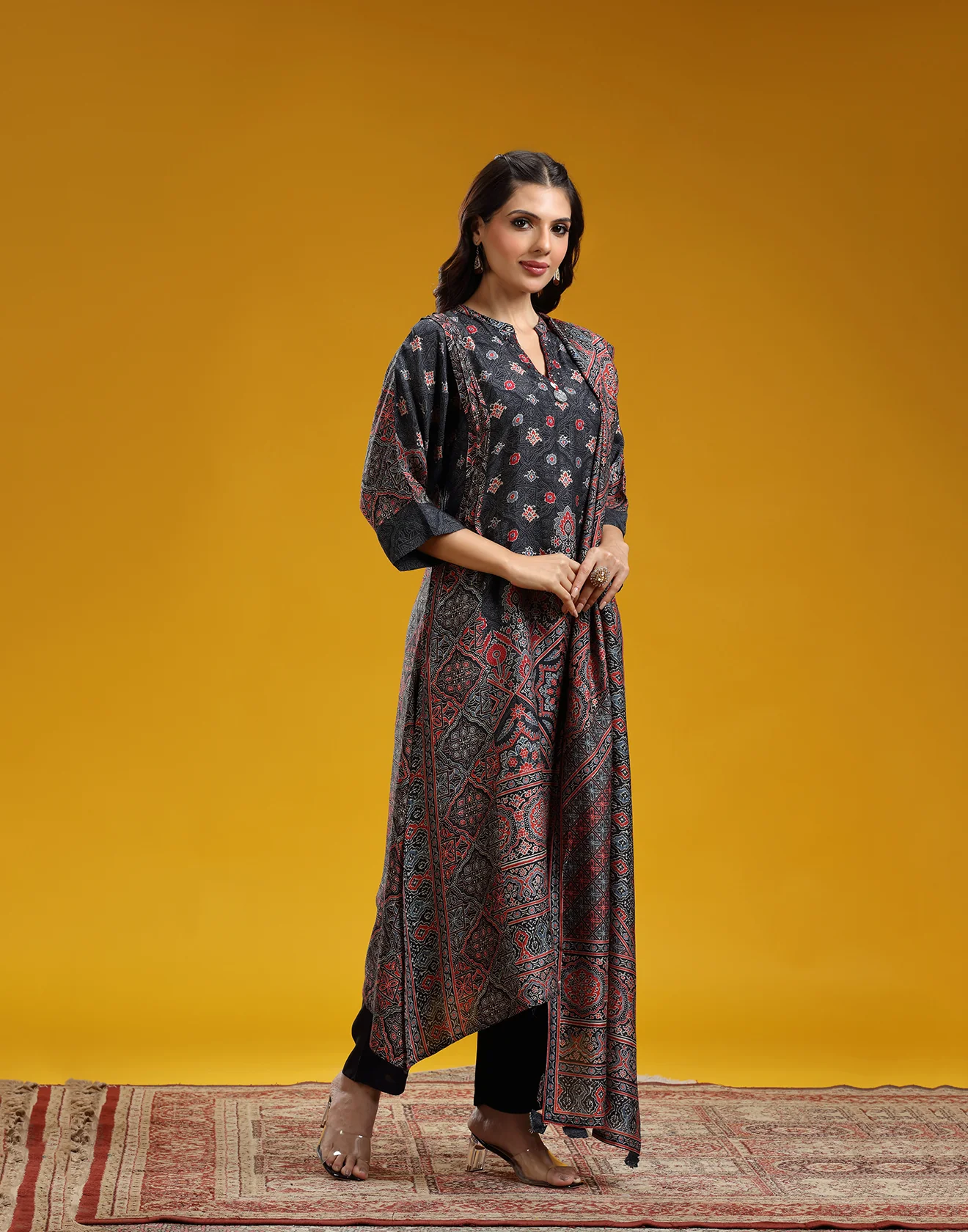 Grey And Vermilion Ethnic Printed Casual Kurta Set - Image 3