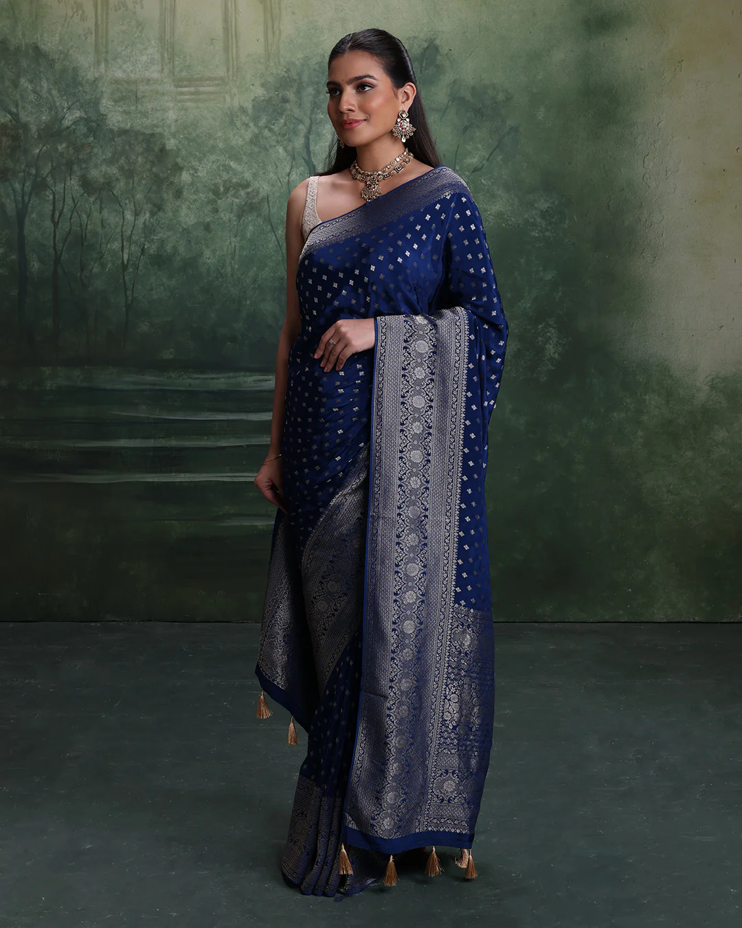 Ink Blue Dola Silk Saree With Unstitched Blouse Fabric - Image 2