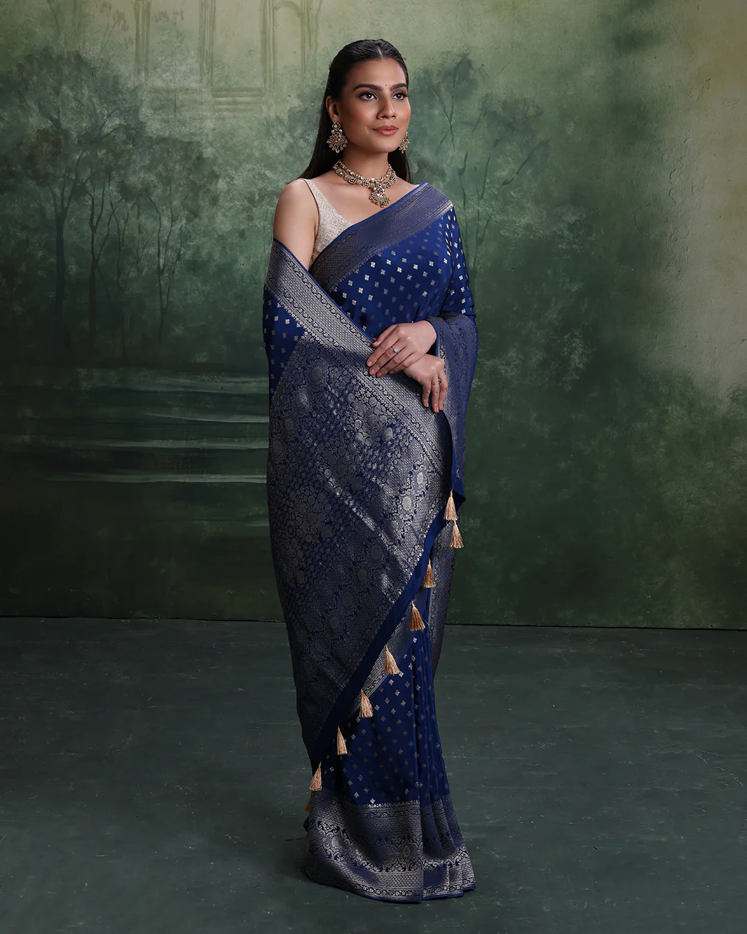 Ink Blue Dola Silk Saree With Unstitched Blouse Fabric - Image 3
