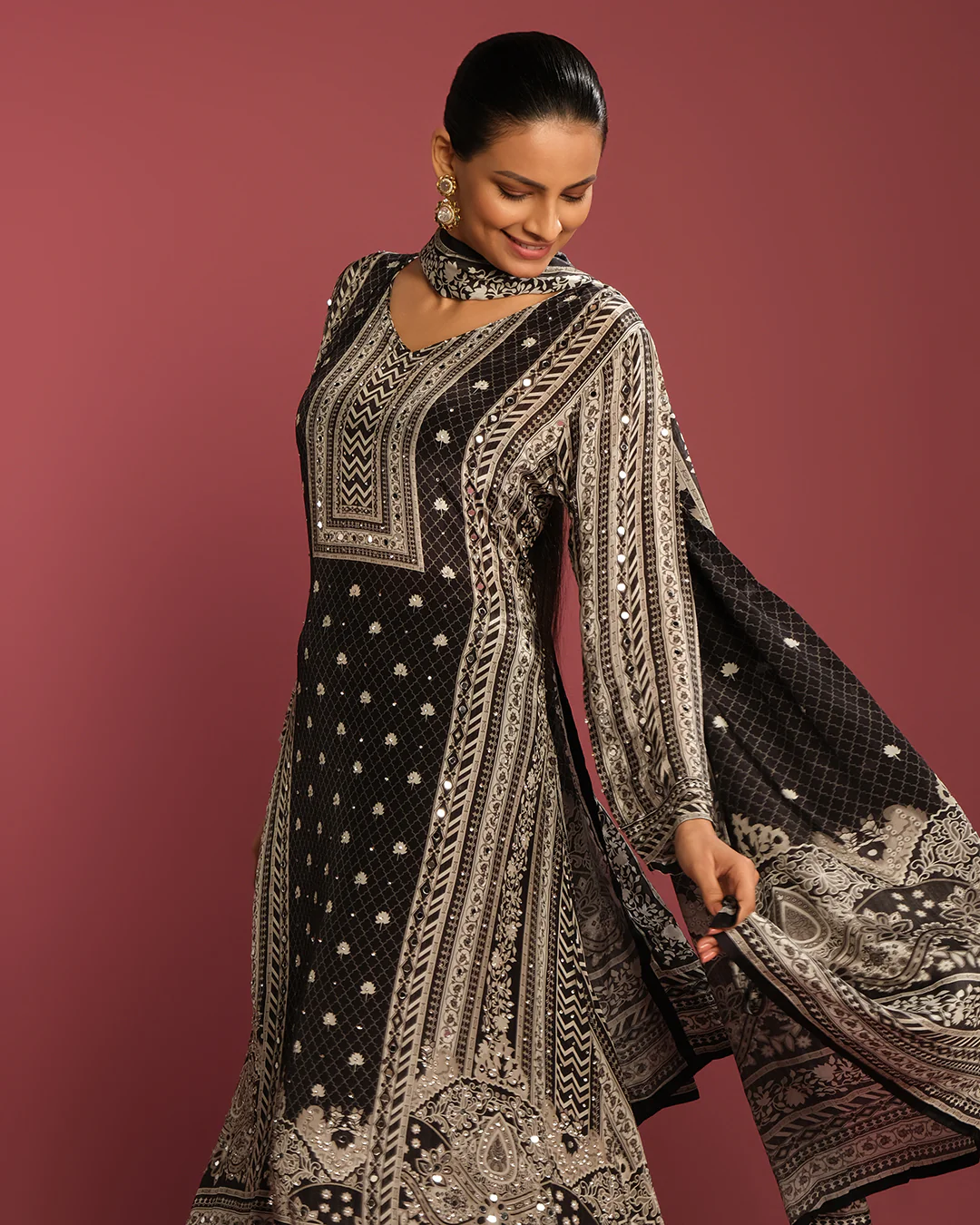 Jet Black And Off-White Printed Pure Crepe Kurta Set - Image 4