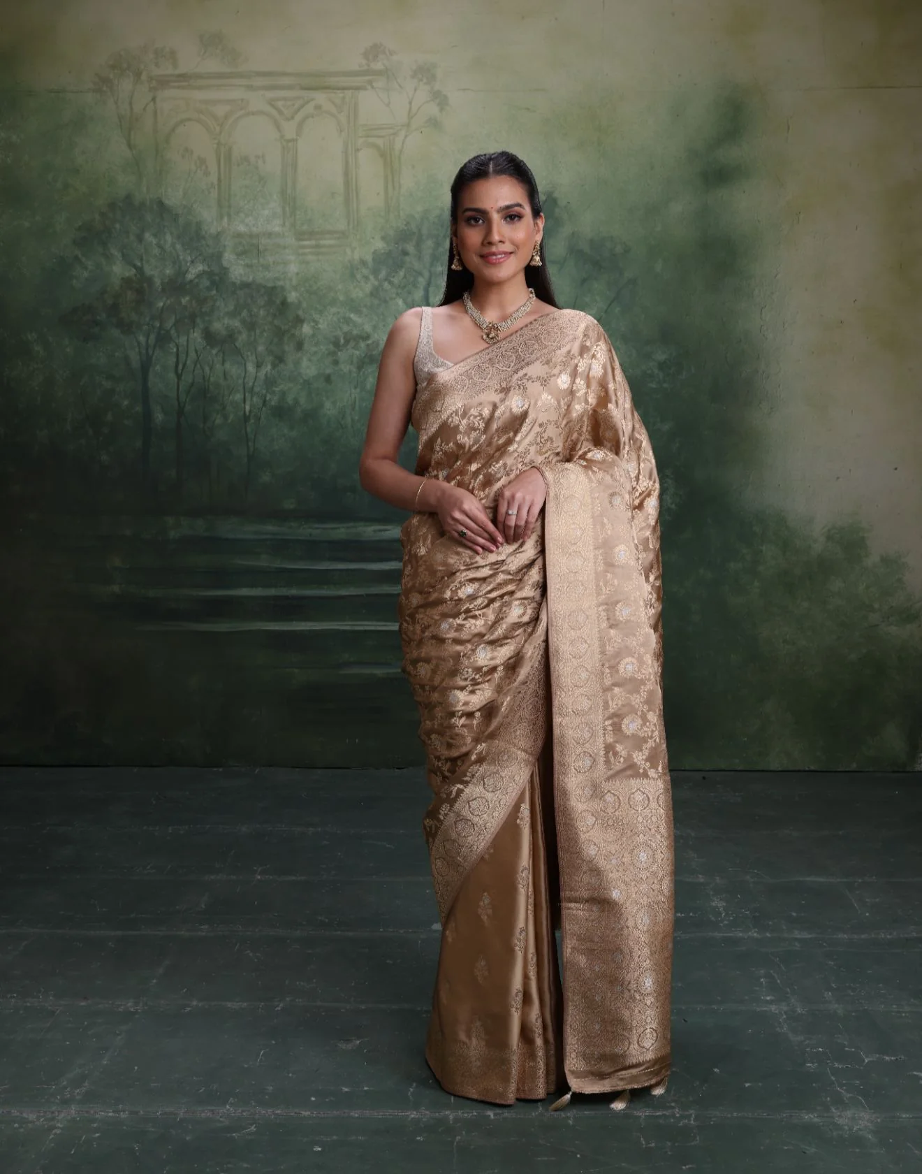 Kundan Elegnace Banarasi Dola Silk Saree With Unstitched Blouse Fabric