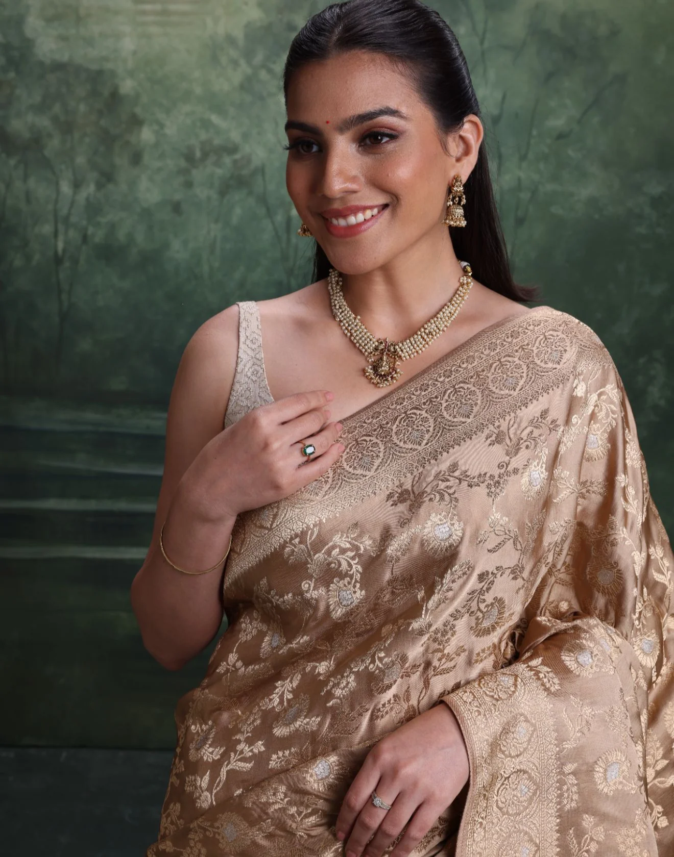Kundan Elegnace Banarasi Dola Silk Saree With Unstitched Blouse Fabric - Image 4