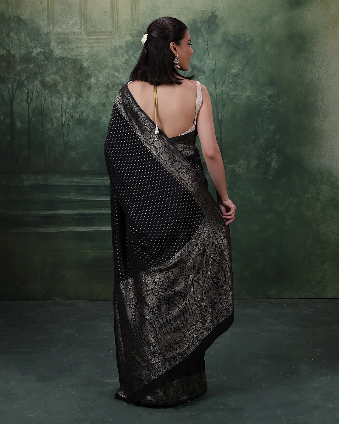 Midnight Charm Dola Silk Saree With Unstitched Blouse Fabric - Image 6
