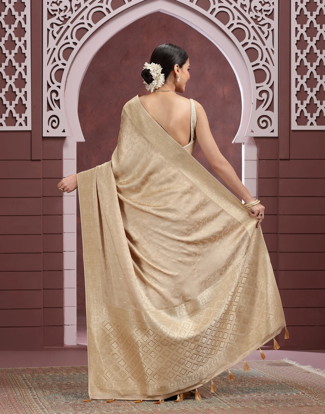 Muted Pearl Dola Silk Saree - Image 4