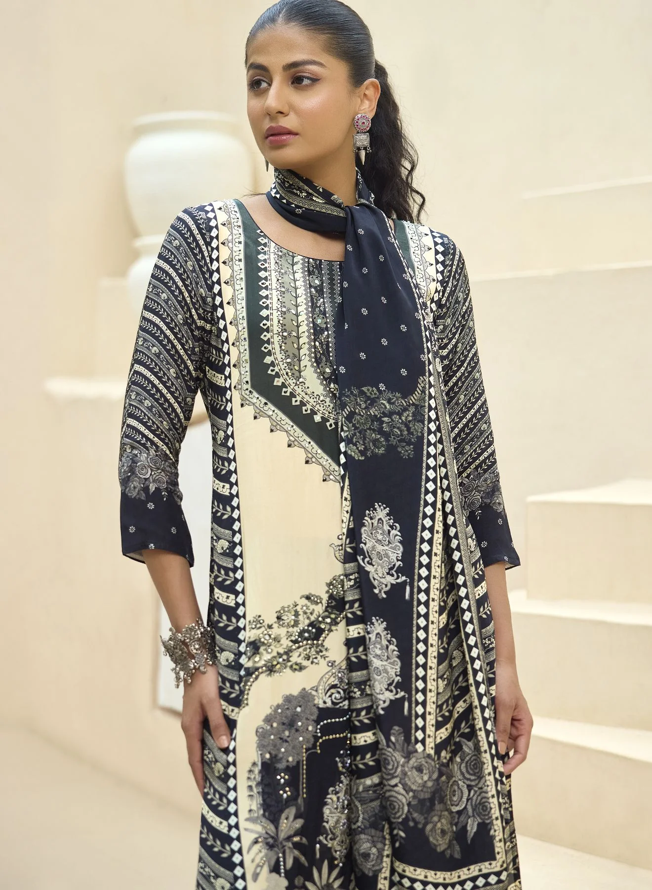 Navy Blue And Off-White Printed Crepe Kurta Set - Image 3