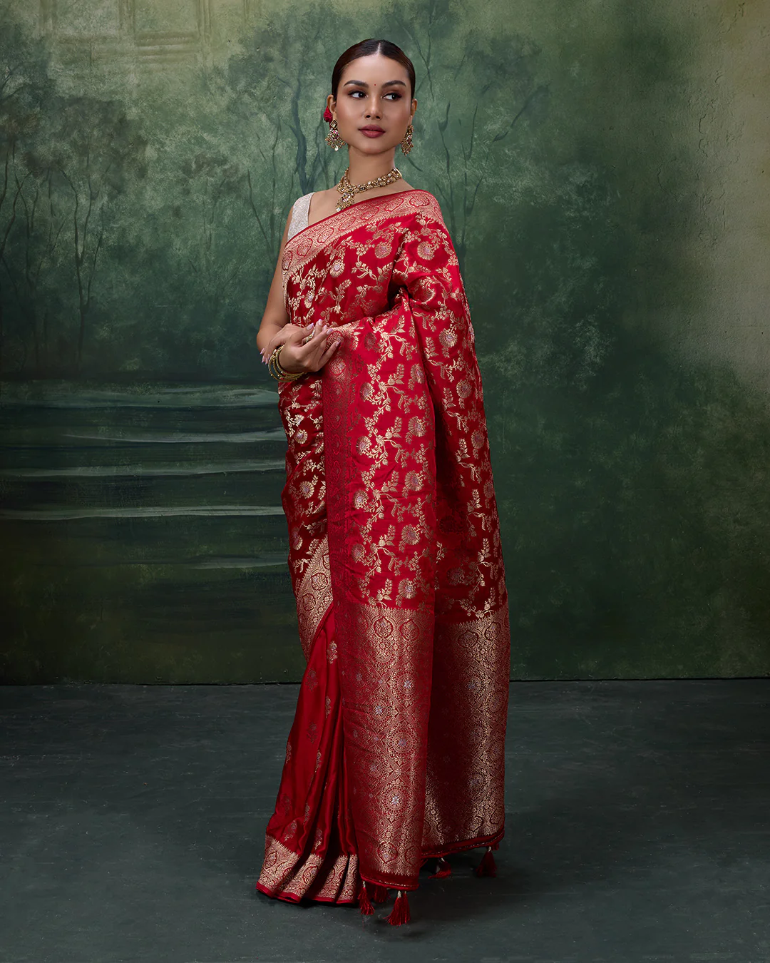 Noor-e-Banaras Dola Silk Saree With Unstitched Blouse Fabric - Image 2