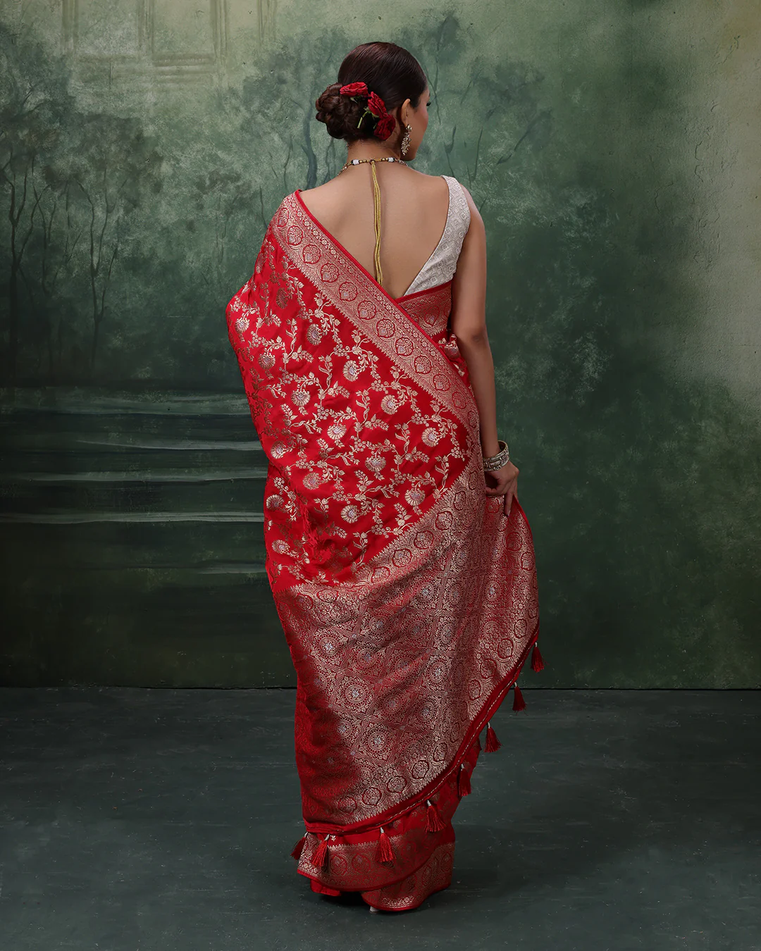 Noor-e-Banaras Dola Silk Saree With Unstitched Blouse Fabric - Image 5