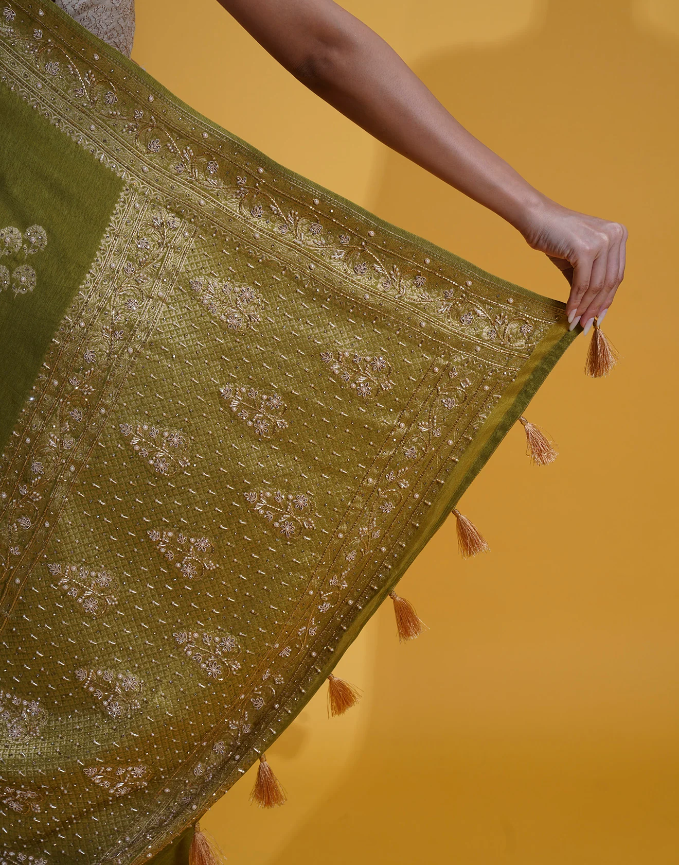 Olive Green With Antique Gold Weave Dola Silk Saree - Image 5
