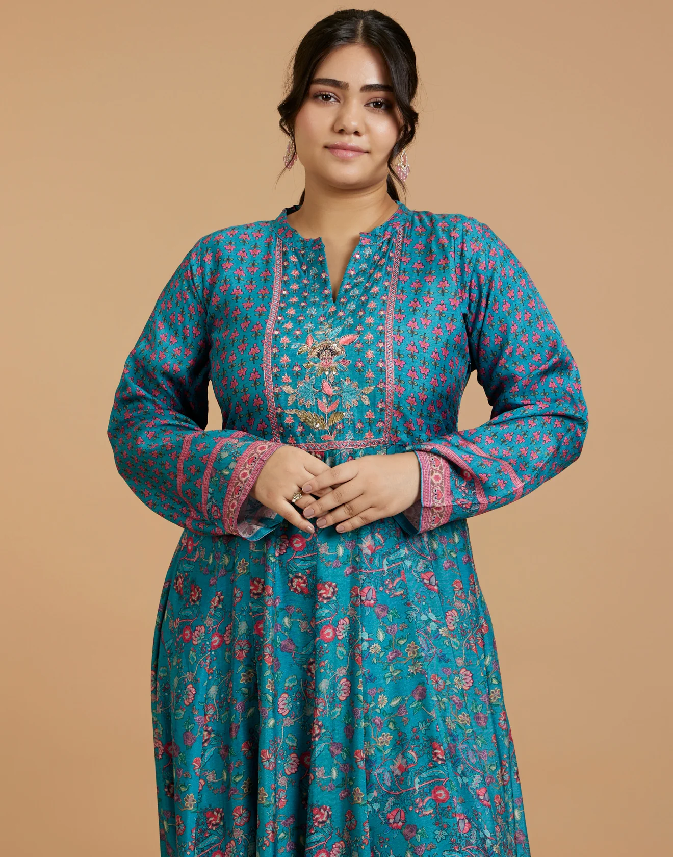 Peacock Blue Kalamkari Printed Kurti With Hand Embroidered Yoke - Image 3