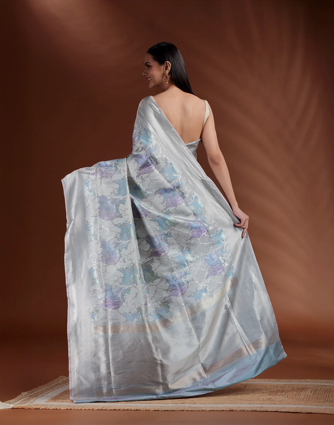 Pichwai Weave Pure Banarasi Silk Saree With Unstitched Blouse Fabric - Image 3