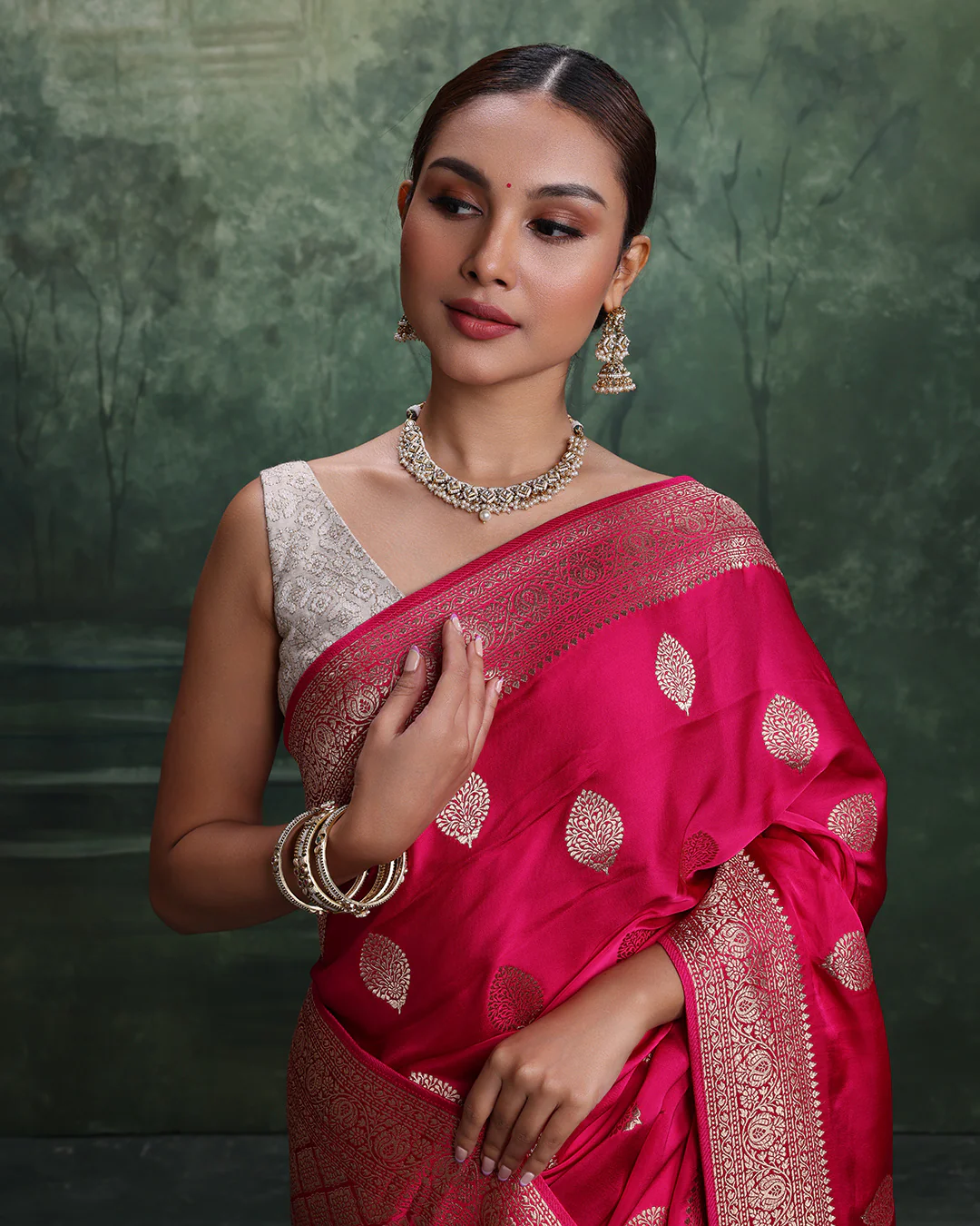 Rani Pink Dola Silk Saree With Unstitched Blouse Fabric - Image 5