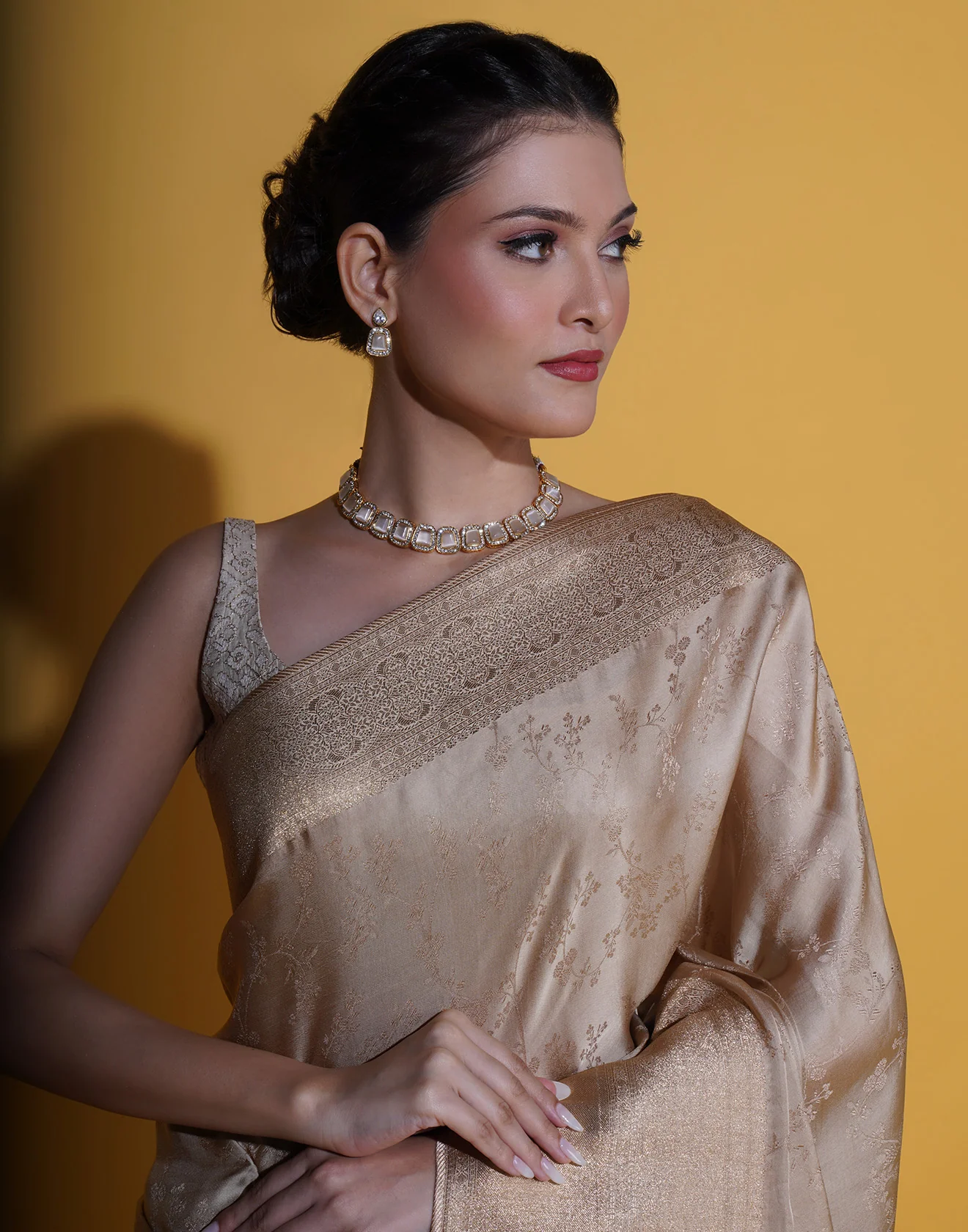 Royal Gold Self Woven Silk Saree - Image 3