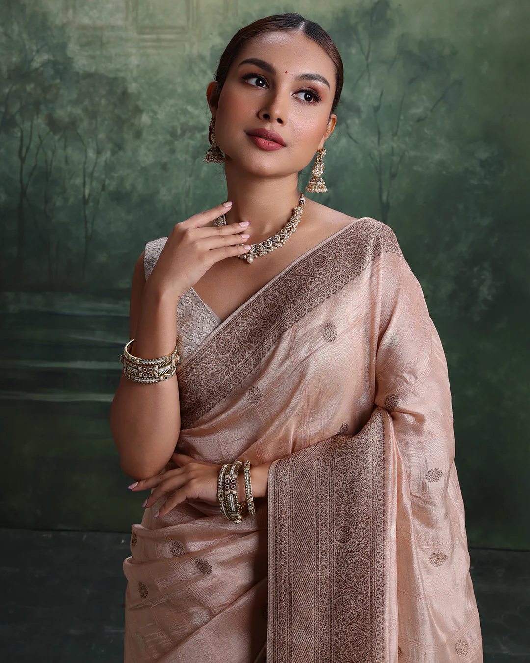 Salmon Peach With Antique Gold Woven Design Saree And Unstitched Blouse Fabric - Image 4