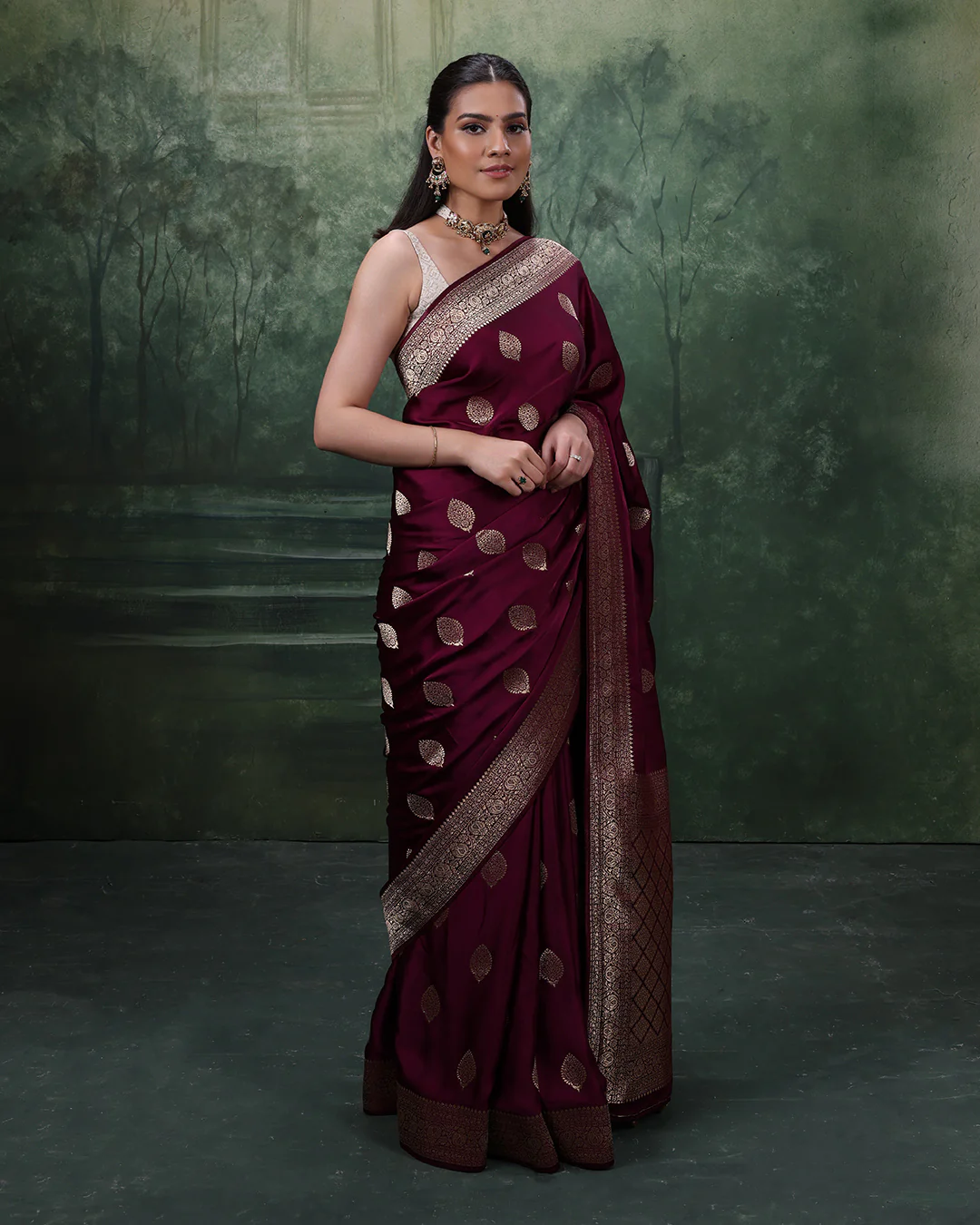 Sangria Plum Dola Silk Saree WIth Unstitched Blouse Fabric - Image 3