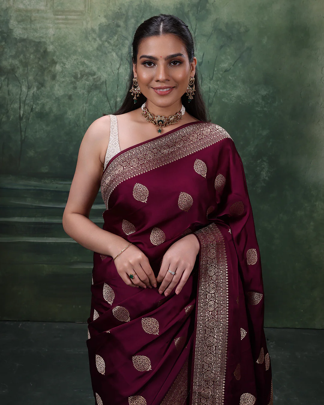 Sangria Plum Dola Silk Saree WIth Unstitched Blouse Fabric - Image 4