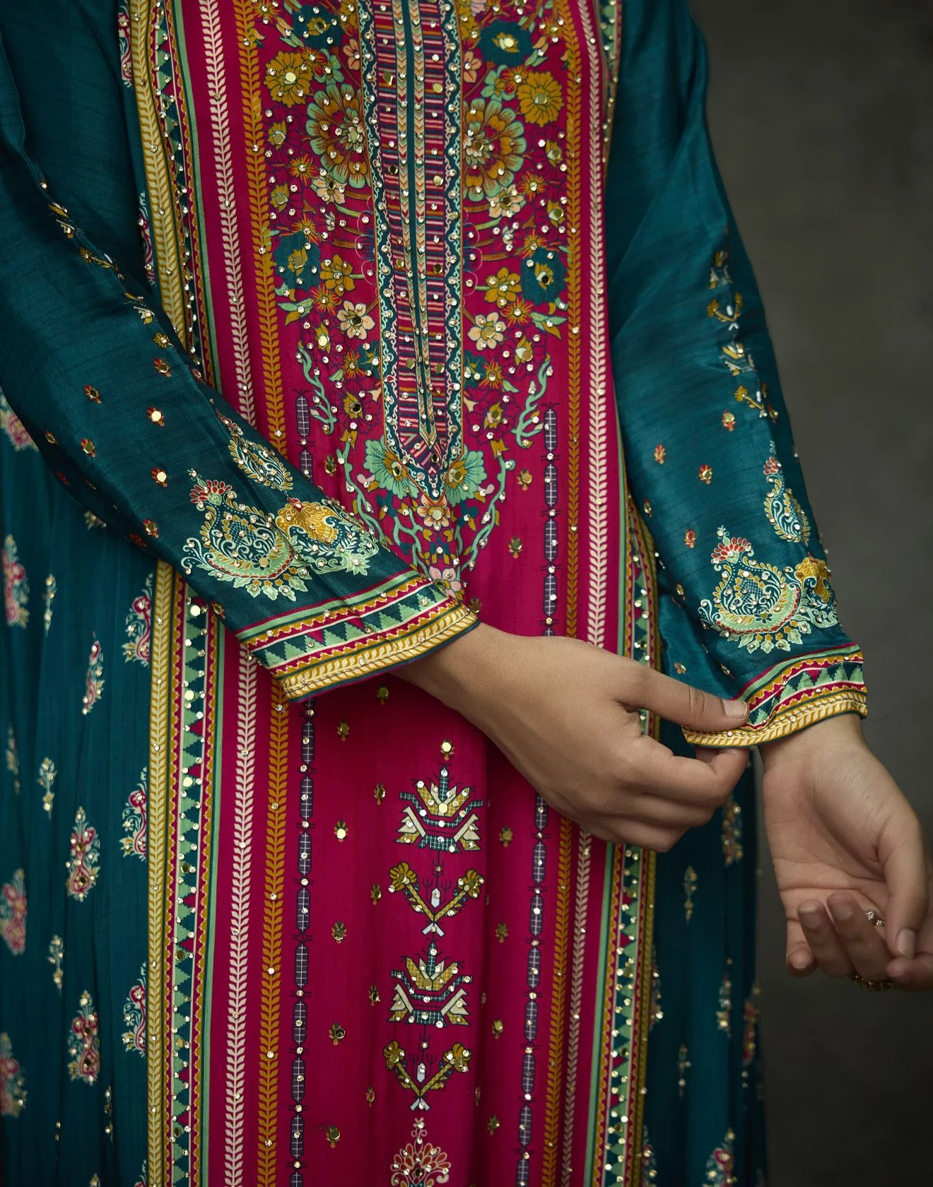 Teal & Pink Printed Festive Pure Crepe Silk Kurta Set - Image 4