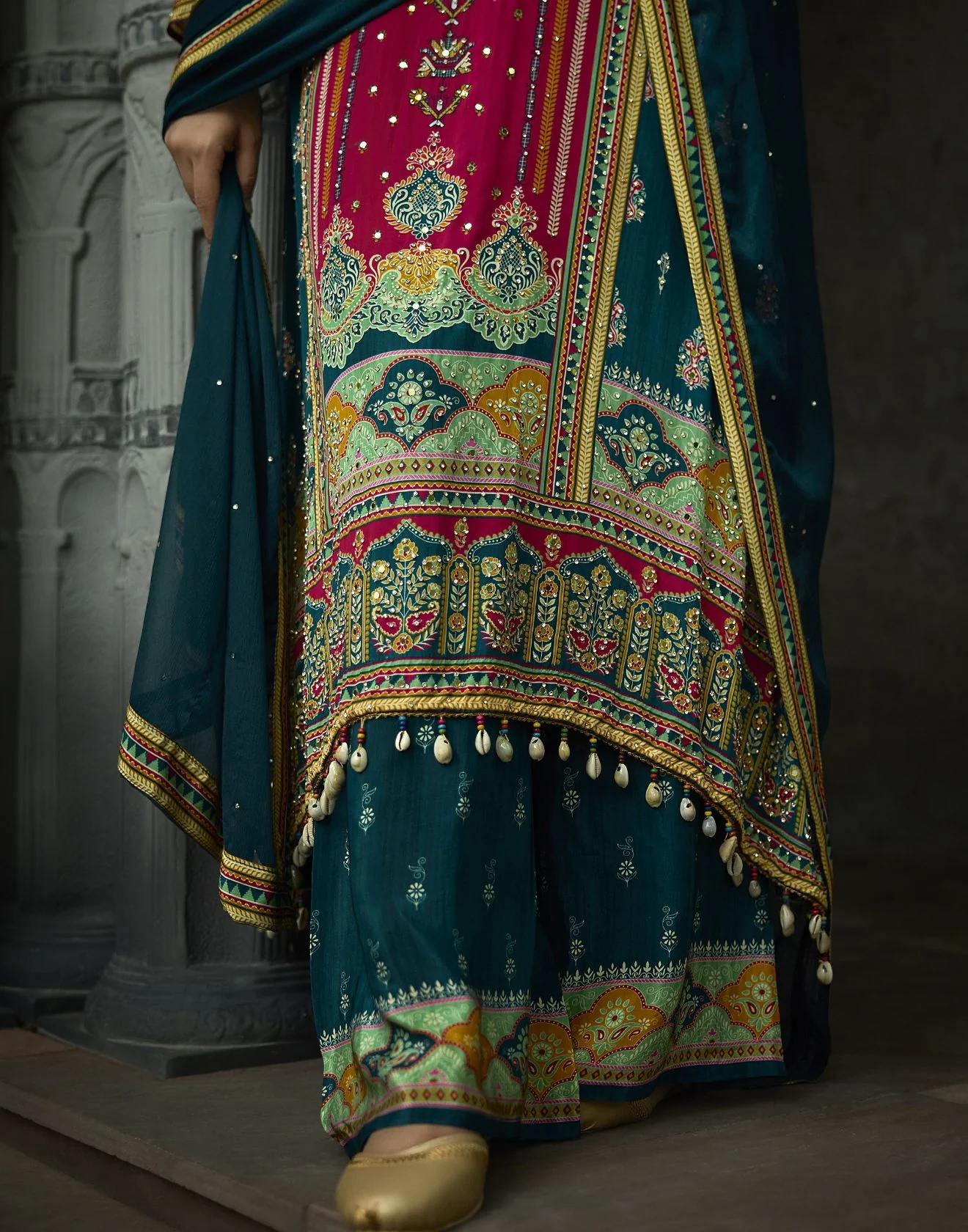Teal & Pink Printed Festive Pure Crepe Silk Kurta Set - Image 5