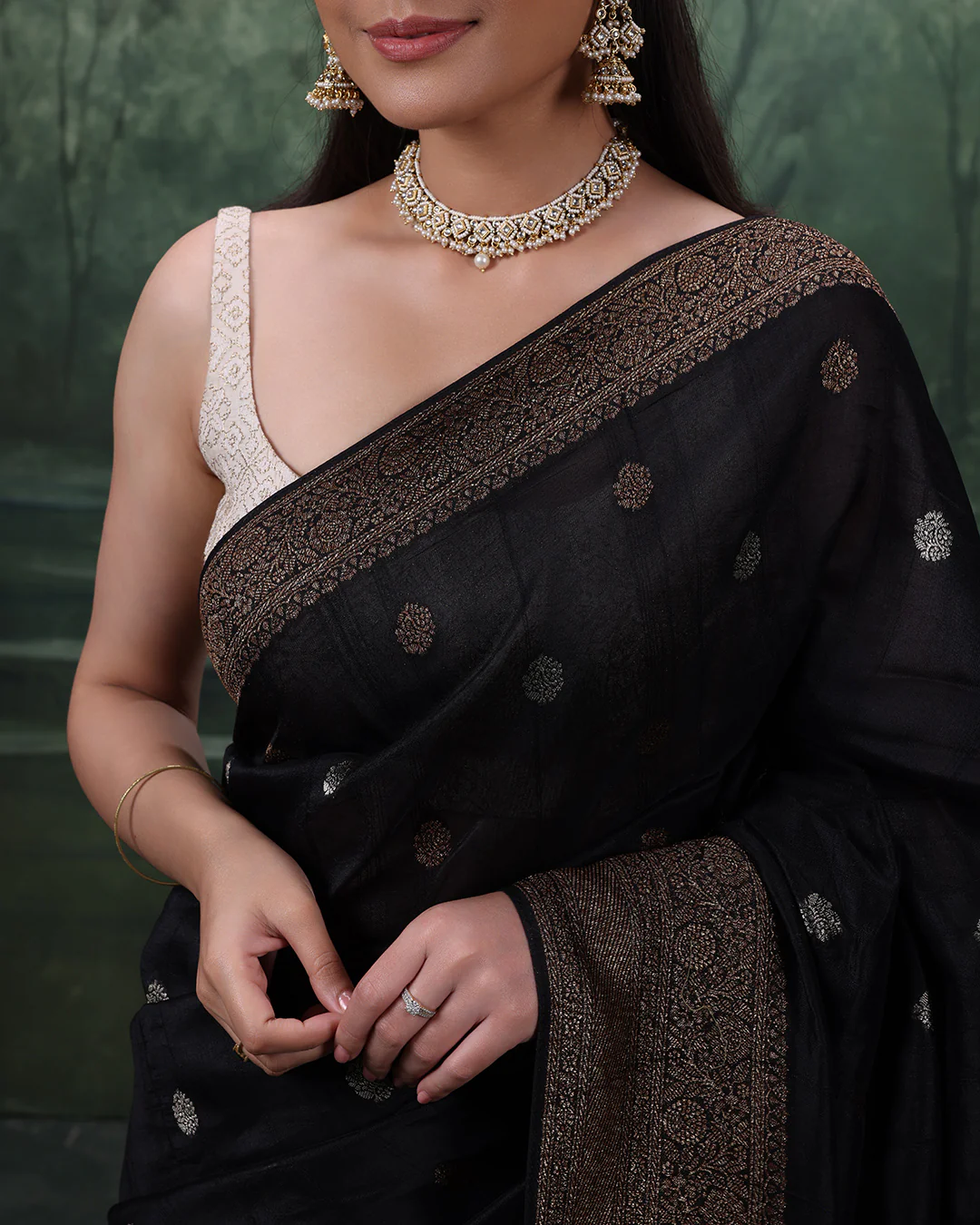 Urban Midnight Silk Saree With Antique Gold Woven Design And Unstitched Blouse Fabric - Image 5