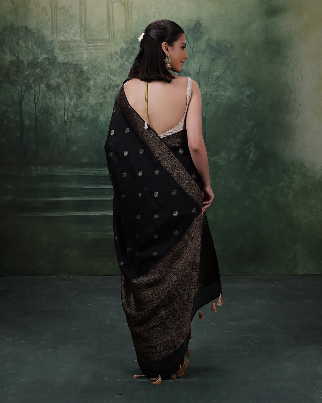 Urban Midnight Silk Saree With Antique Gold Woven Design And Unstitched Blouse Fabric - Image 6