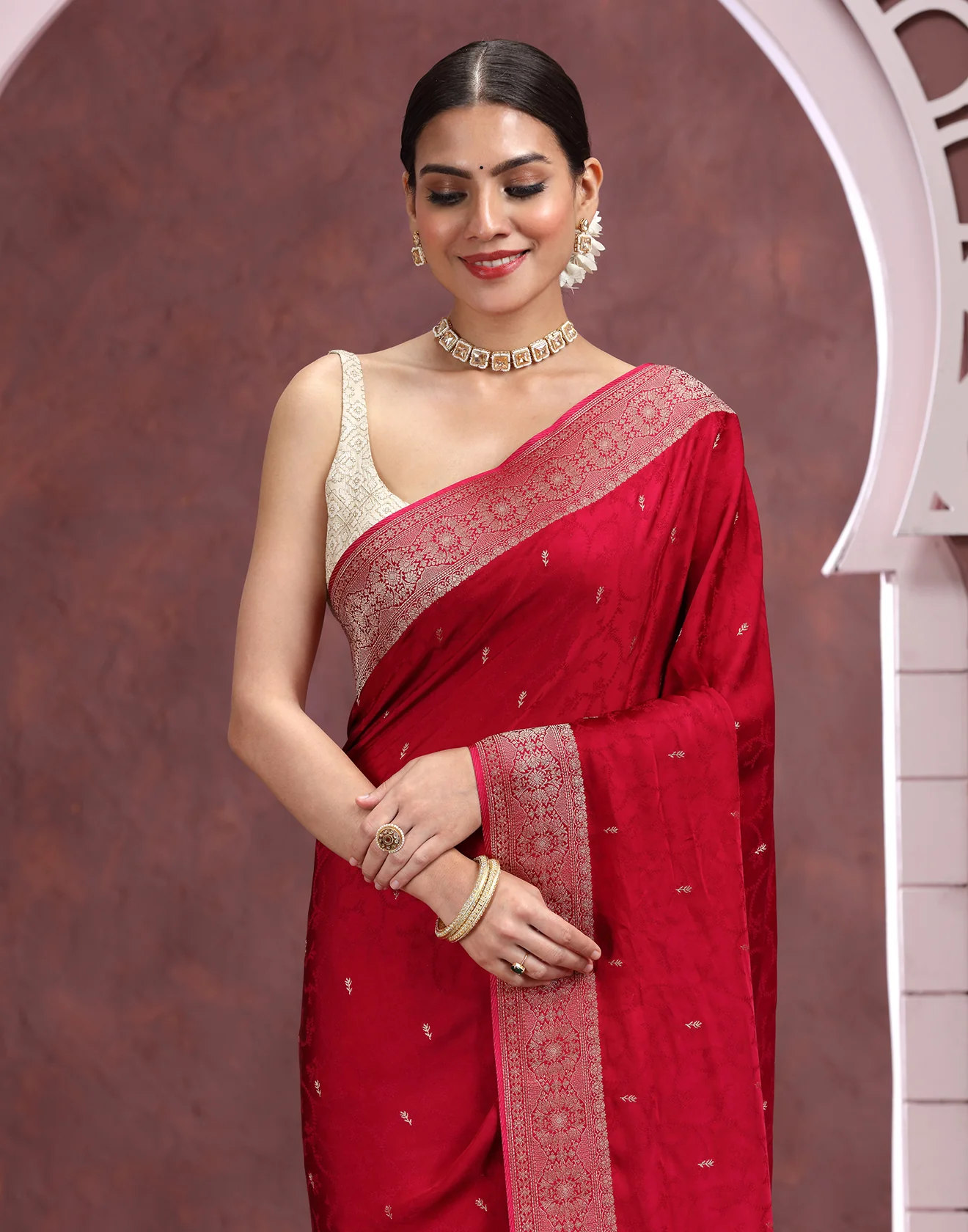 Vibrant Dahlia Dola Silk Saree - Image 3