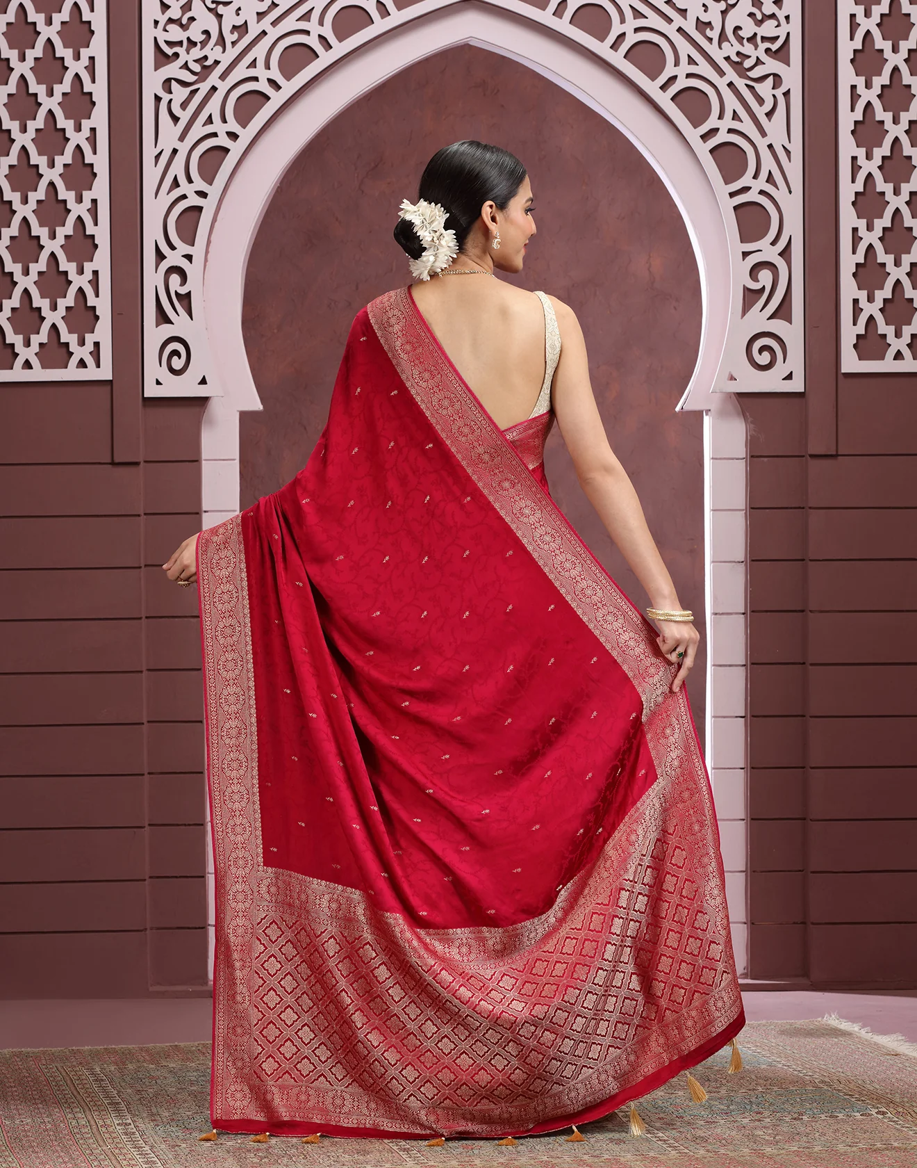 Vibrant Dahlia Dola Silk Saree - Image 4