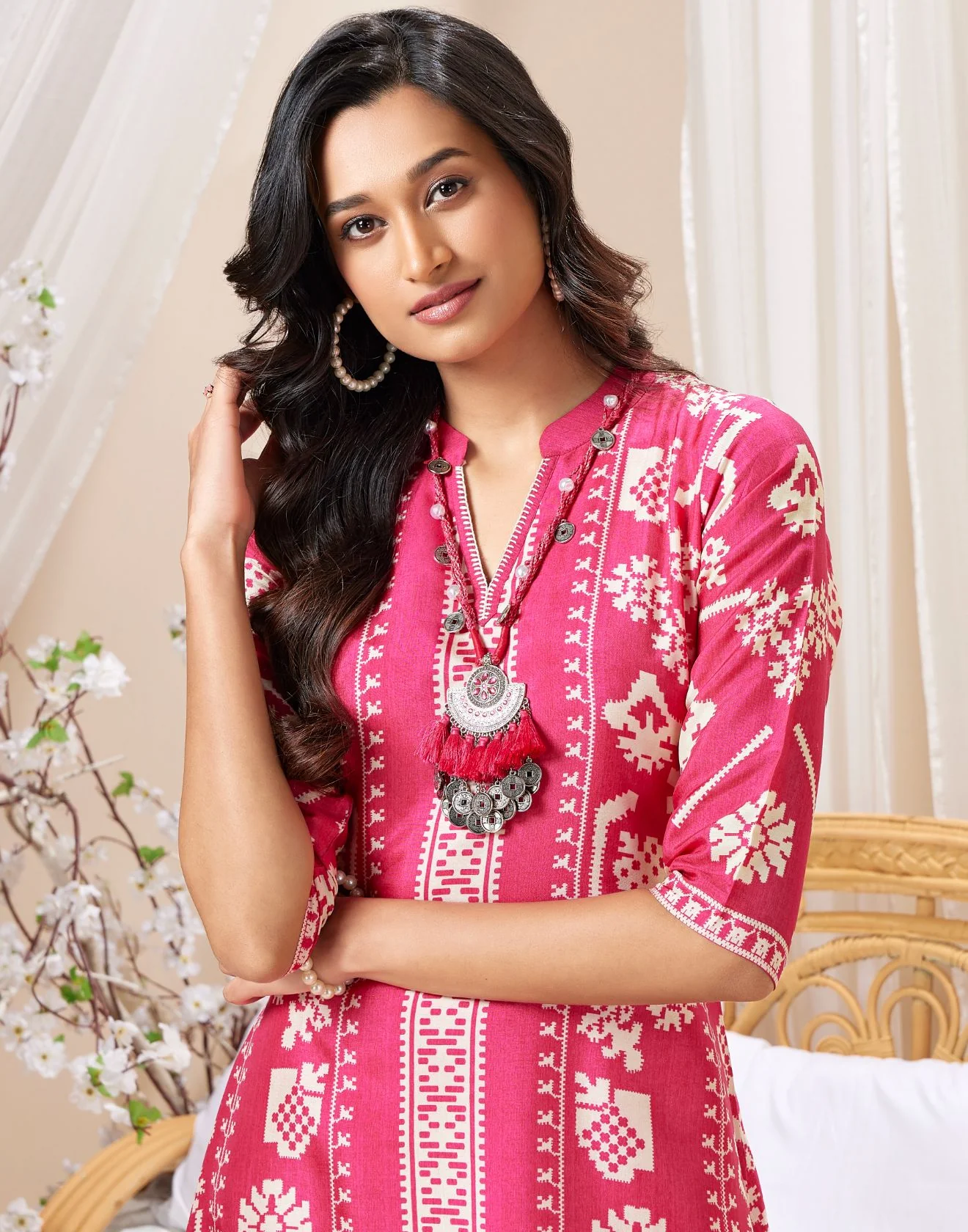 Vibrant Pop Blended Silk Asymmetric Kurta Set With Necklace - Image 3