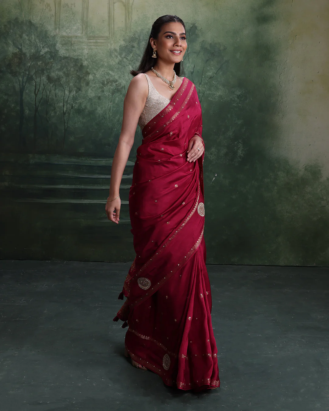 Vintage Berry Soft Silk Saree With Ombre Floral Unstitched Blouse Fabric - Image 3