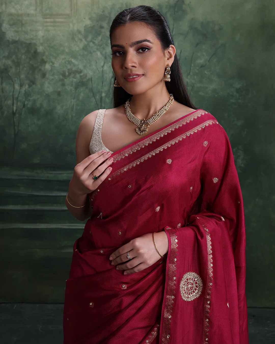 Vintage Berry Soft Silk Saree With Ombre Floral Unstitched Blouse Fabric - Image 4